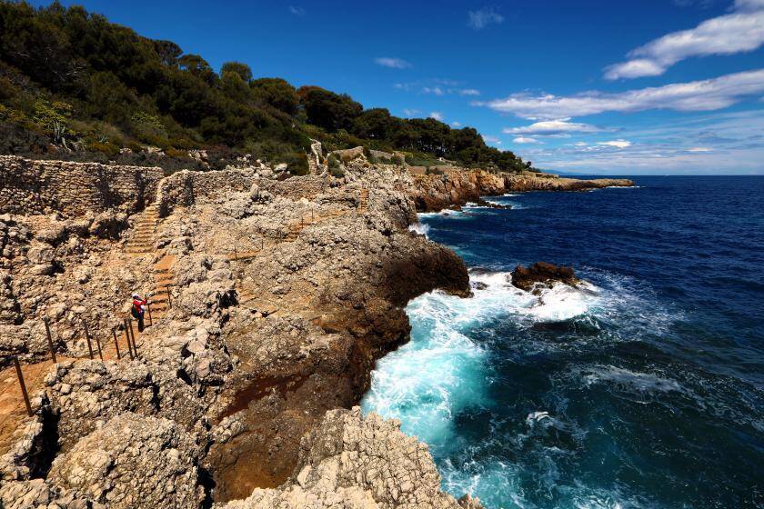 En raison d'une forte houle, le sentier du littoral est fermé jusqu'à mercredi à Antibes