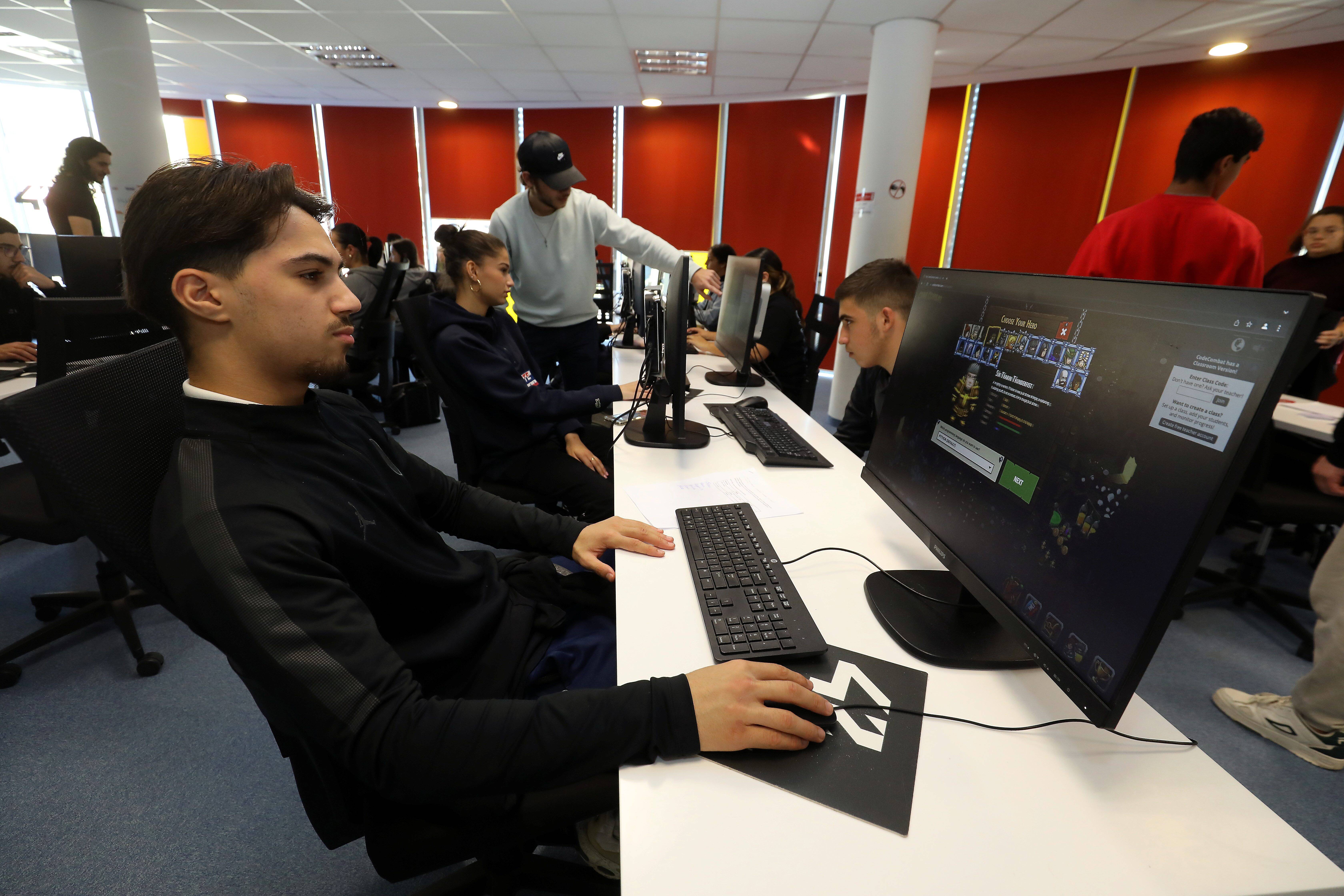 Des start-up expliquent le monde de la tech et du numérique aux jeunes à Nice