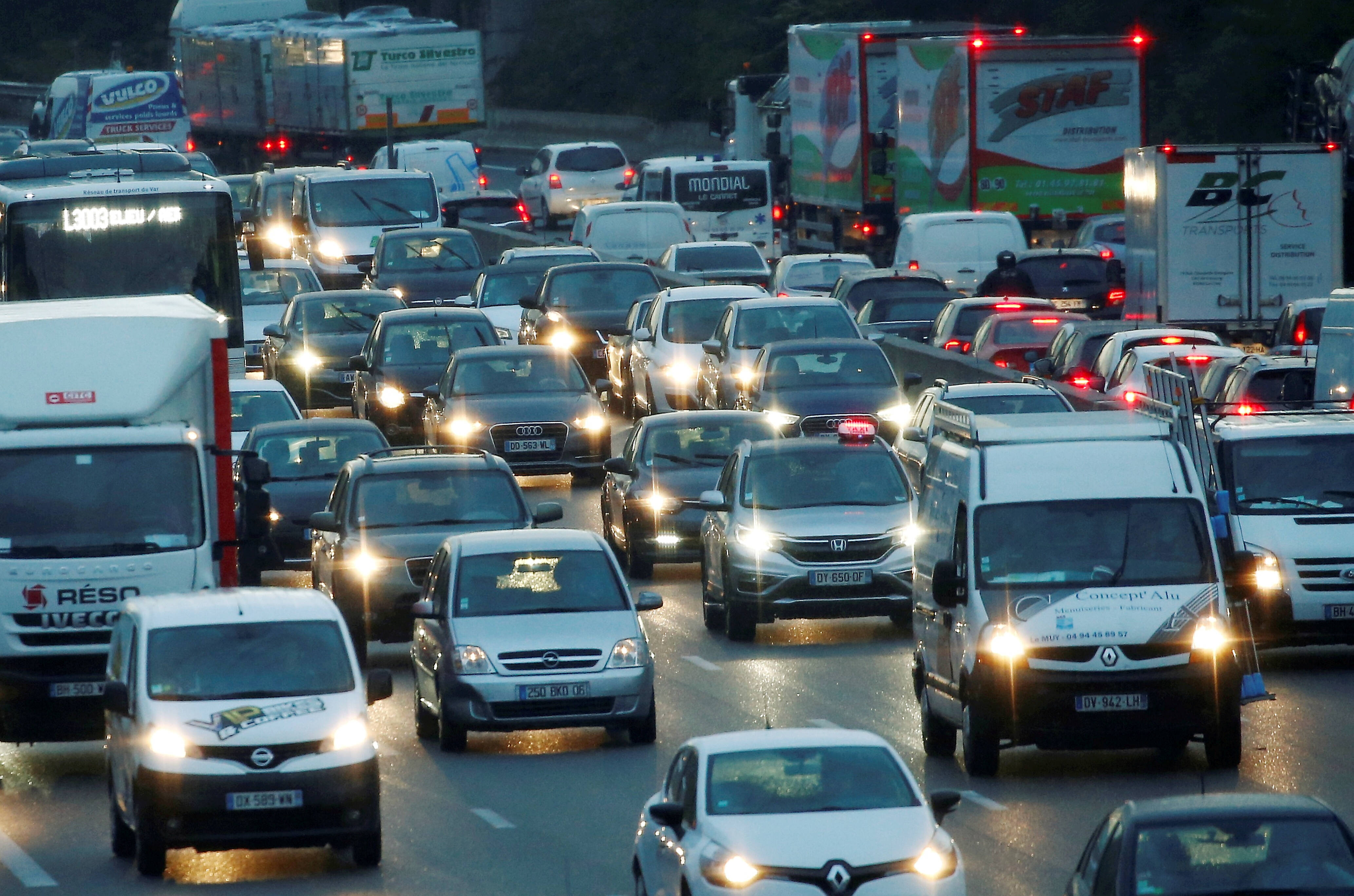 Vous habitez Antibes, Cannes ou Grasse, racontez-nous vos galères dans les bouchons pour aller travailler