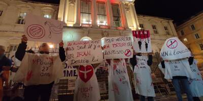 À Nice, une marche aux flambeaux contre les violences faites aux femmes