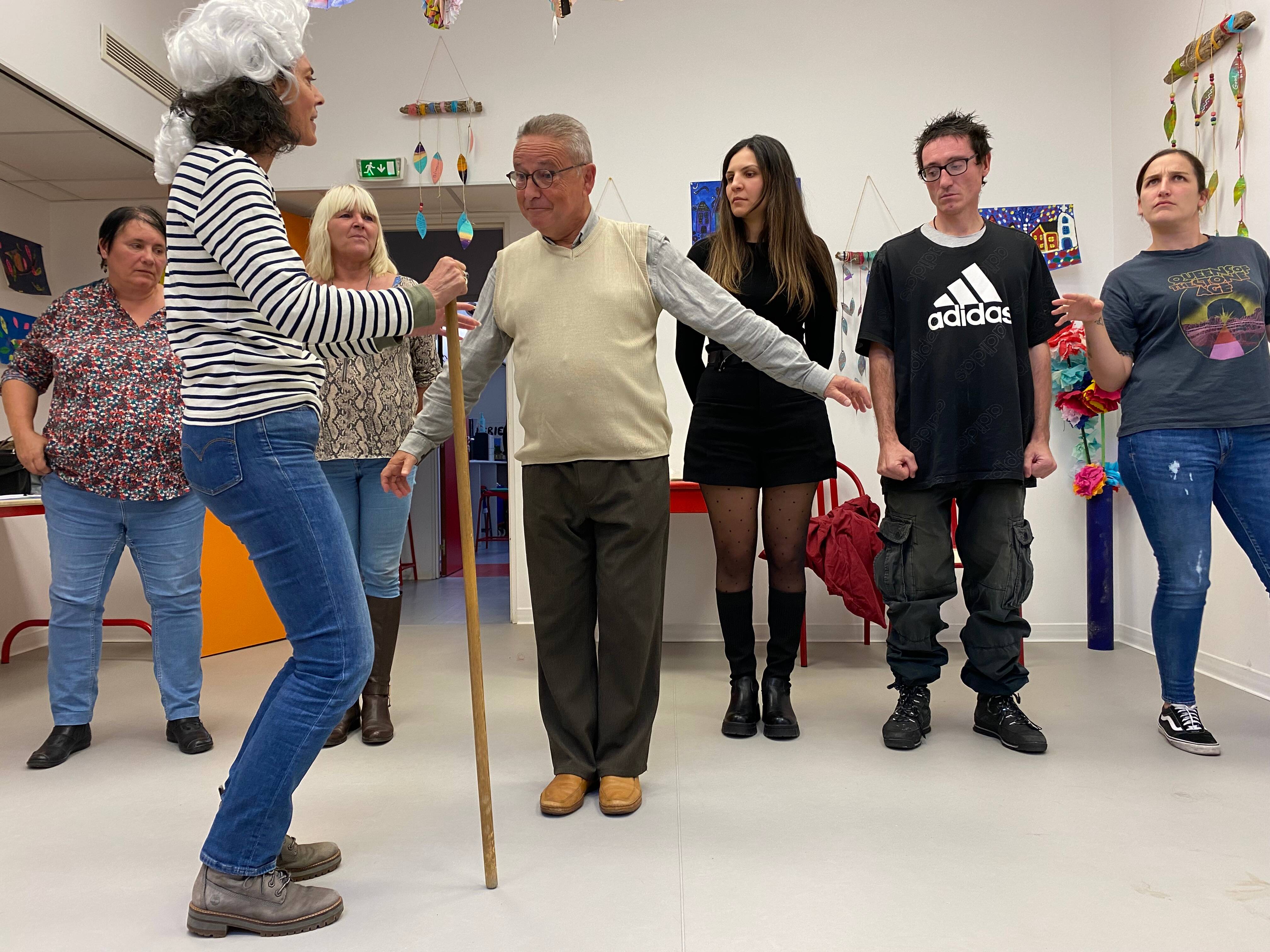 "La compagnie des bosquets déjantés": quand le théâtre est une solution thérapeutique