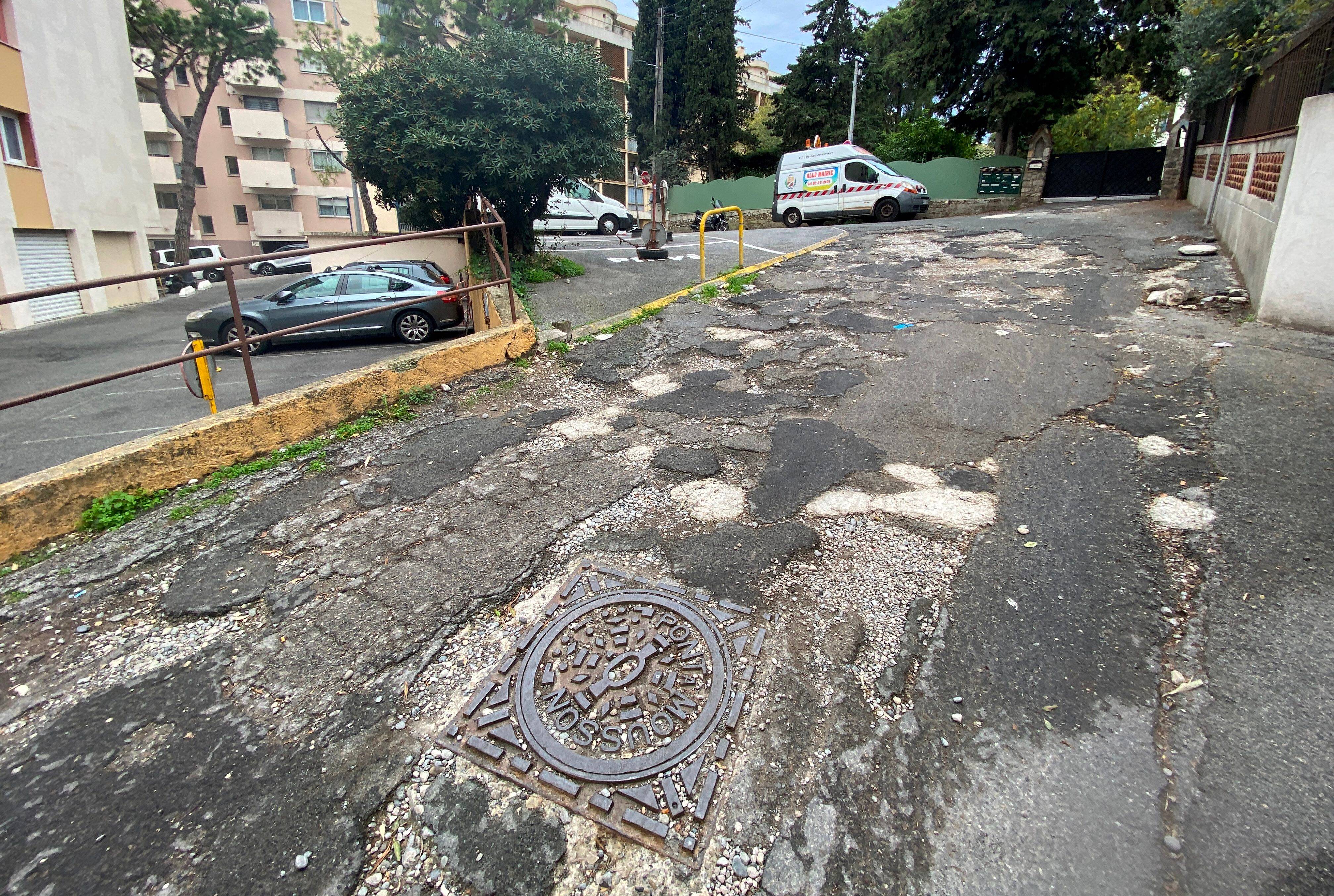 "La chaussée est sérieusement dégradée et la Métropole ne peut pas intervenir": la montée du Coteau à Cagnes-sur-Mer deviendra-t-elle publique?