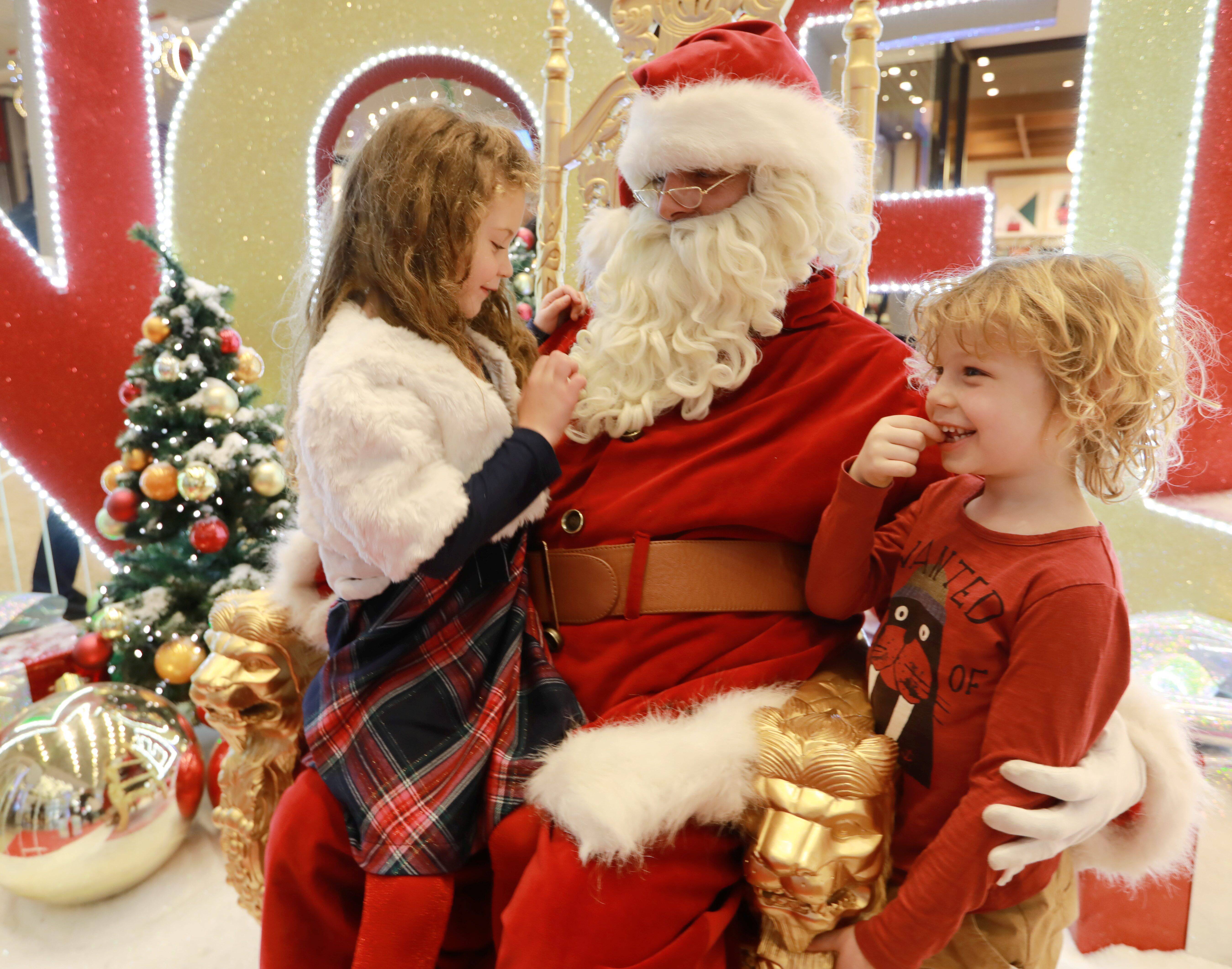 "Le Père Noël existe-t-il vraiment?" Les conseils d'une psychologue pour enfants sur le "mensonge préféré" des parents
