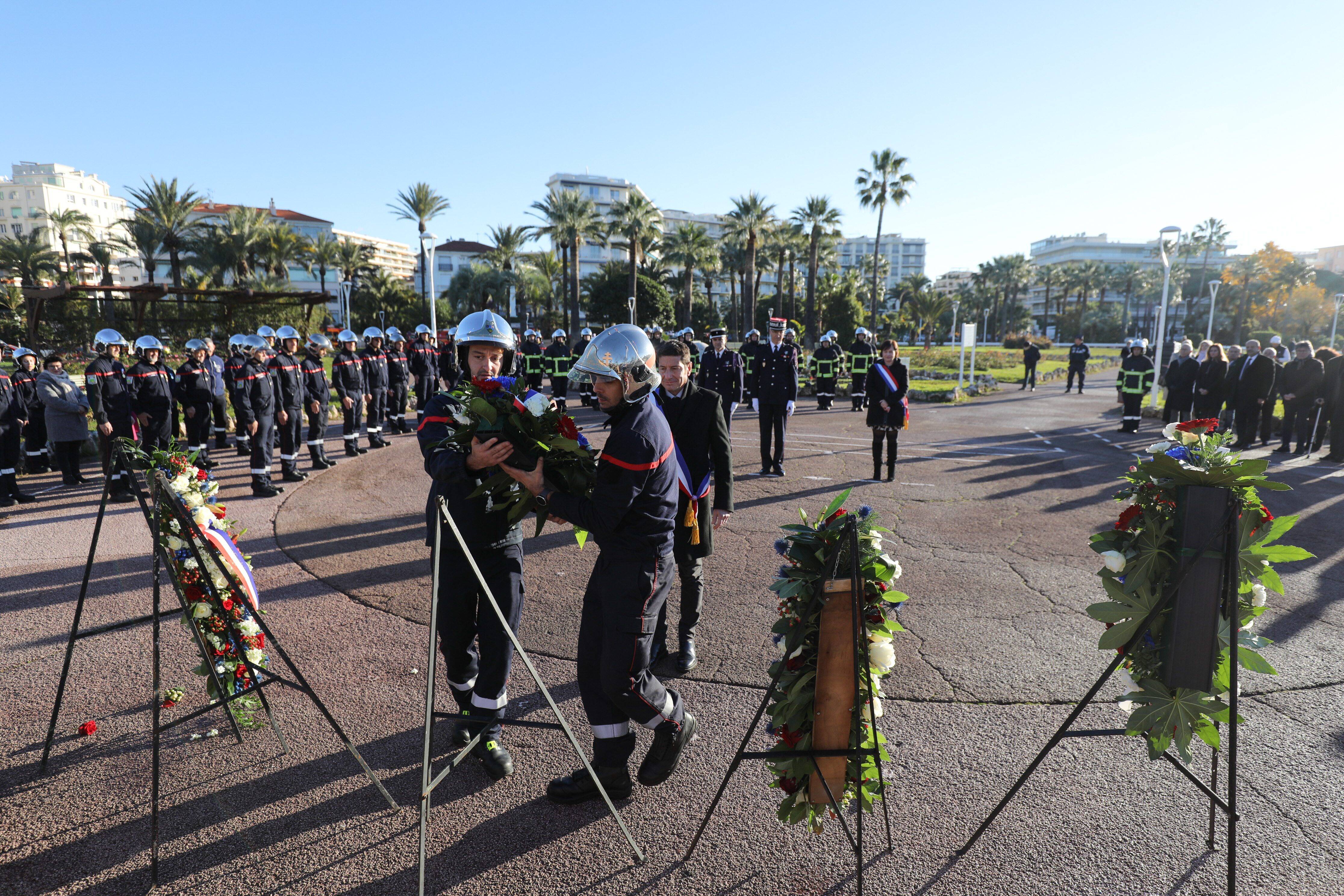 Plusieurs pompiers de Cannes félicités et médaillés pour leur courage lors de la Sainte-Barbe
