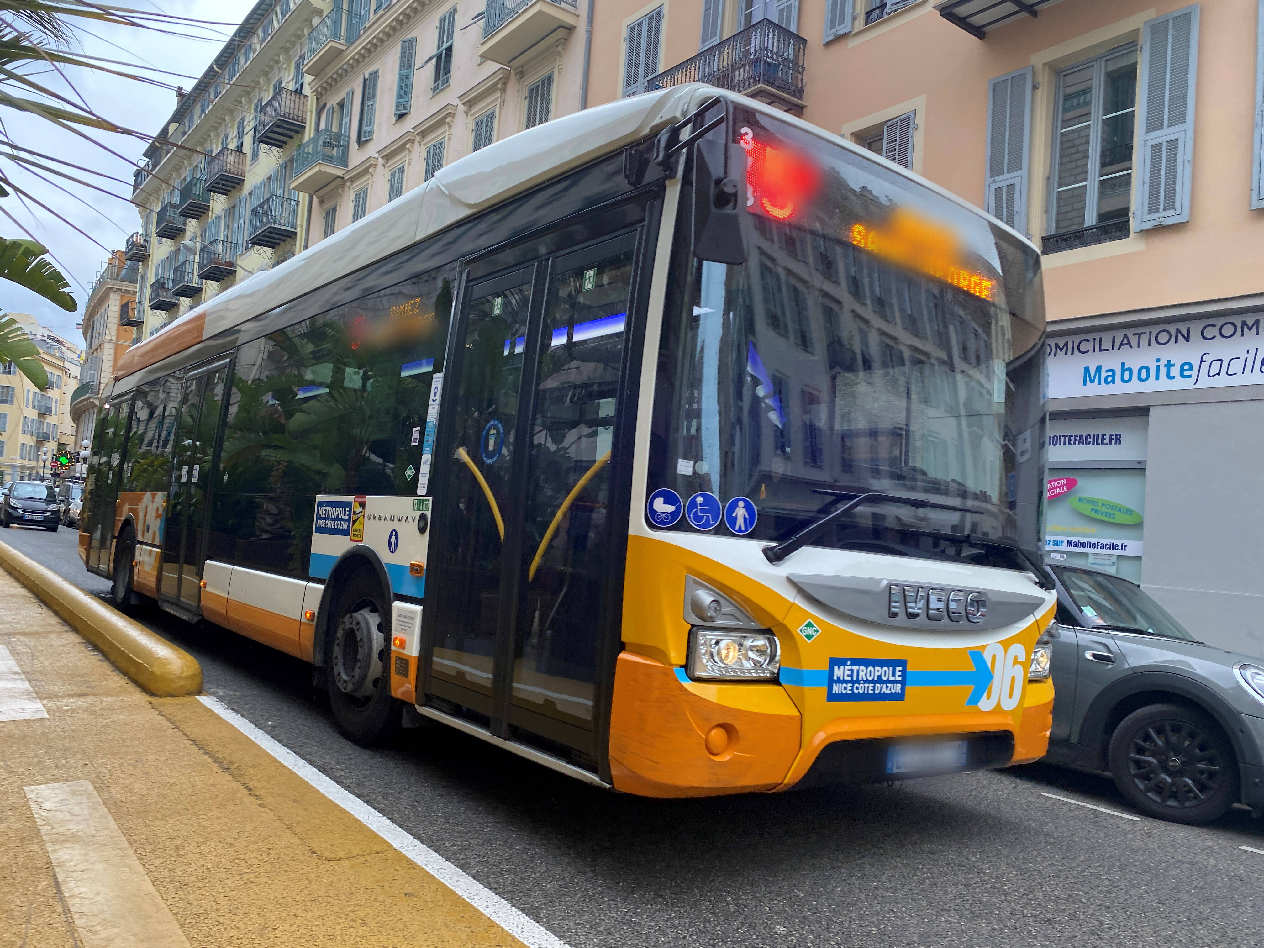 Les transports gratuits pour les 18-25 ans le week-end à Nice, c'est (bientôt) fini