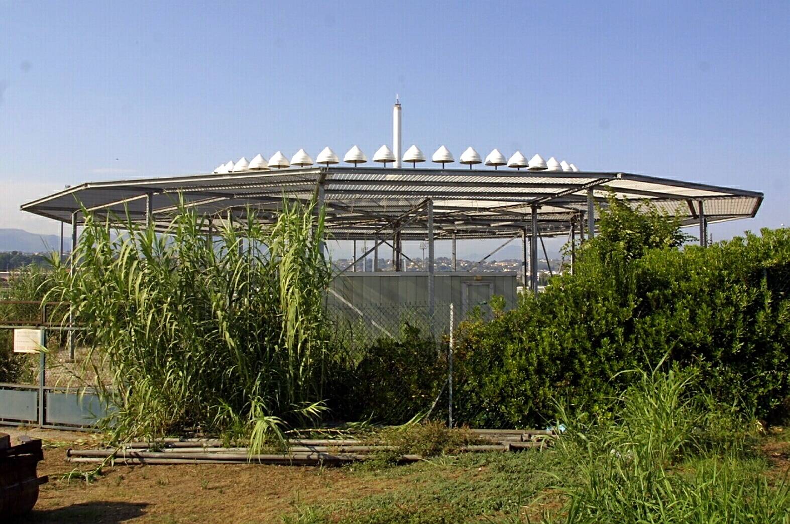 Pourquoi l'aéroport de Nice se débarrasse de la balise visuelle qui aide l'atterrissage des avions à Cagnes-sur-Mer?