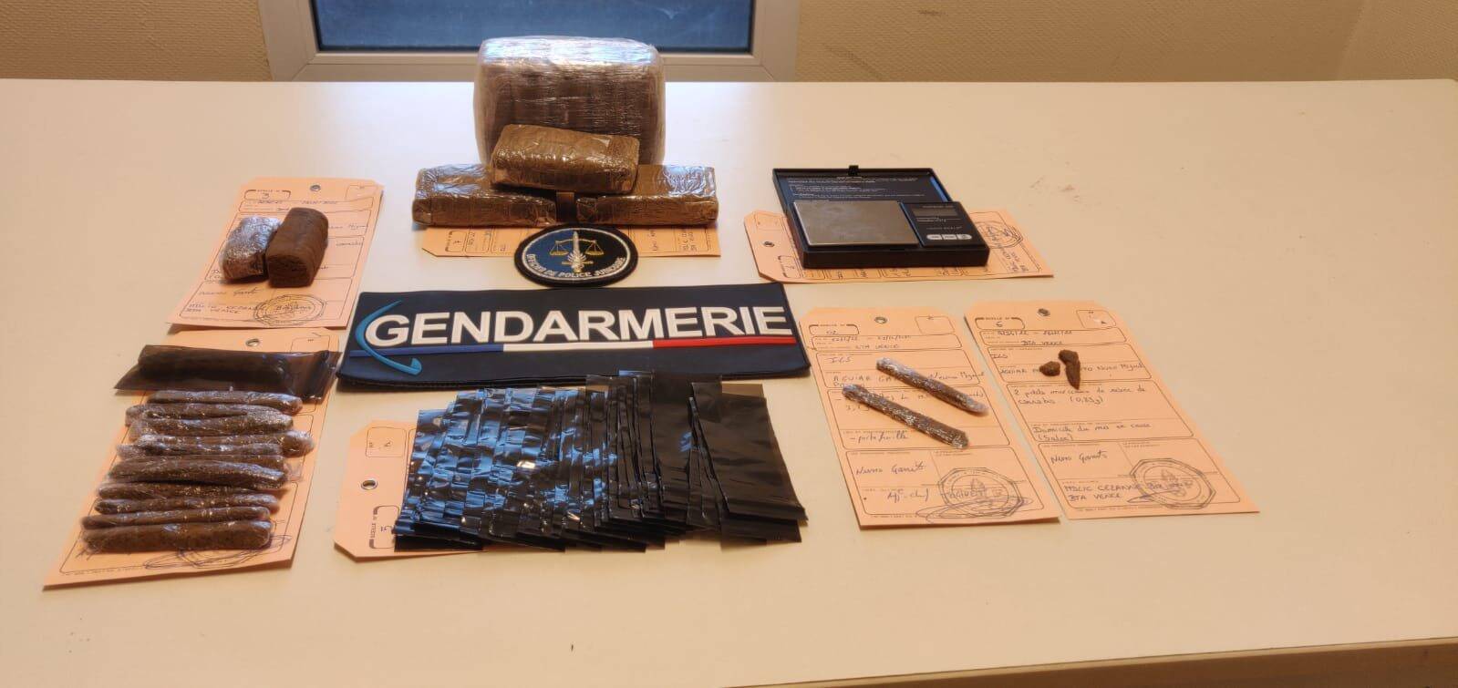 Près d'un kilo de résine de cannabis saisi à Vence après un banal contrôle dans la rue