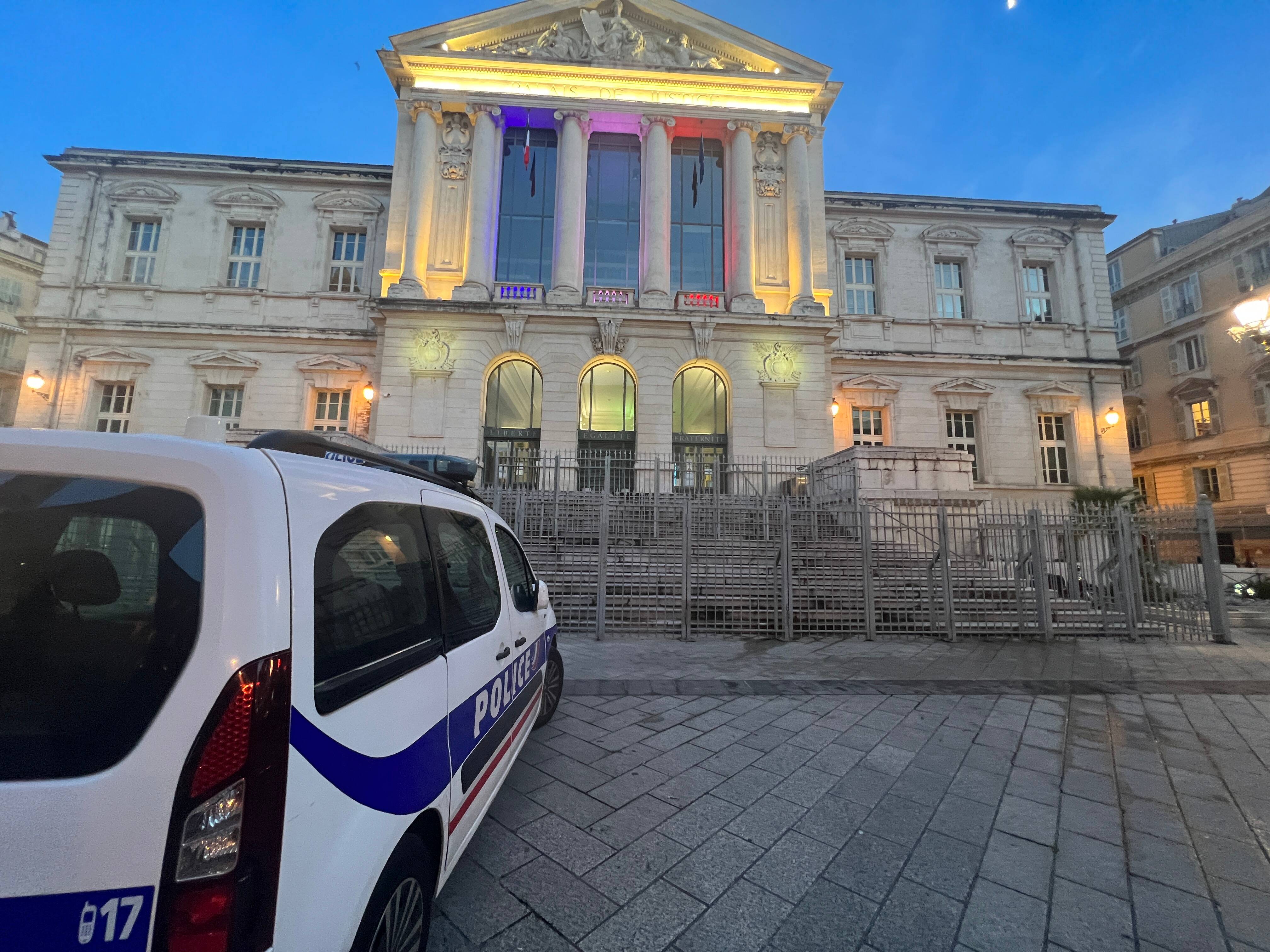 Le jeune homme qui avait agressé des pompiers à Nice condamné à 6 mois de prison avec sursis