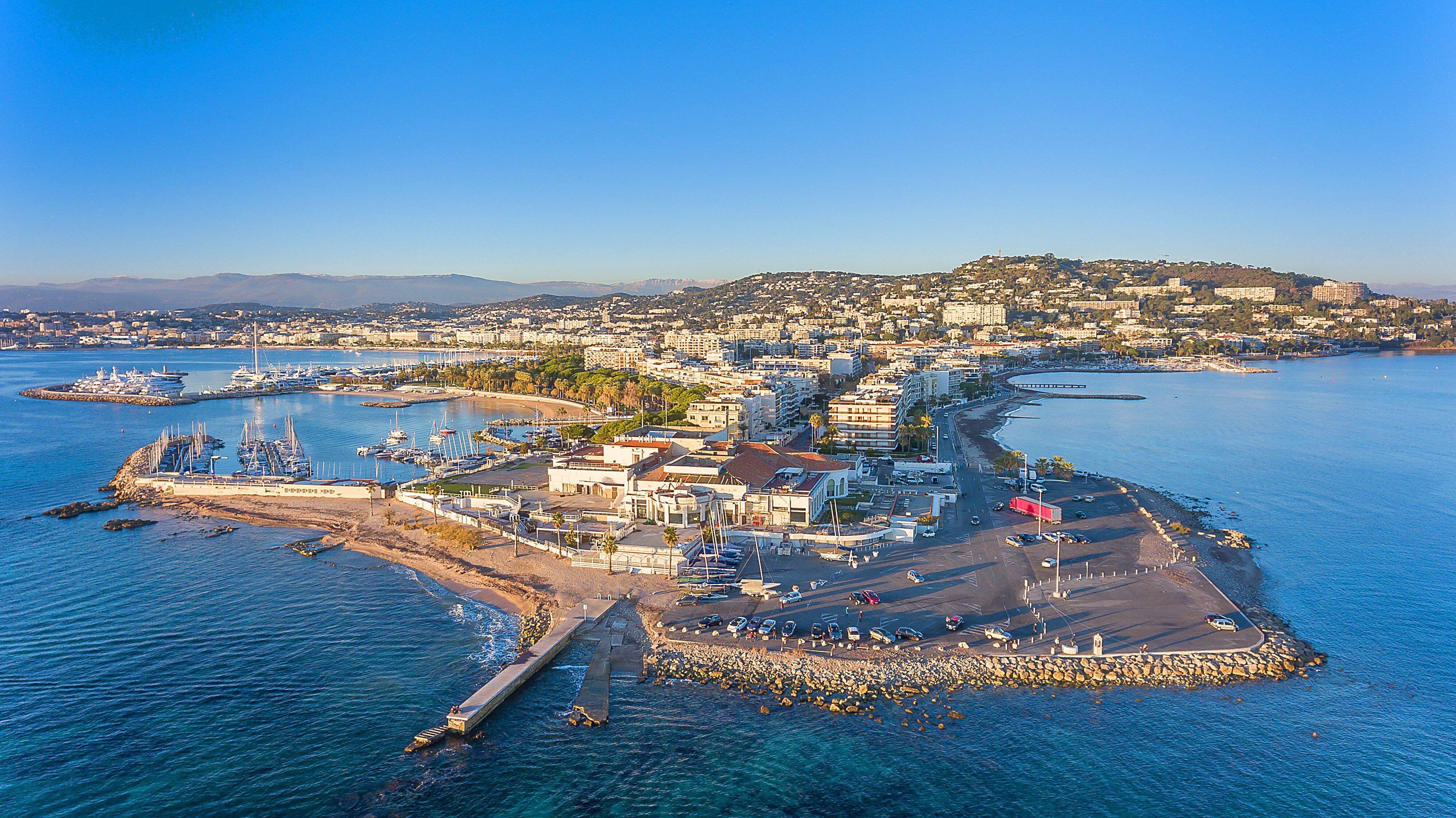 "On ne sait pas si ça va être remis, quand..." Ils sont privés d'Internet depuis 5 semaines à Cannes