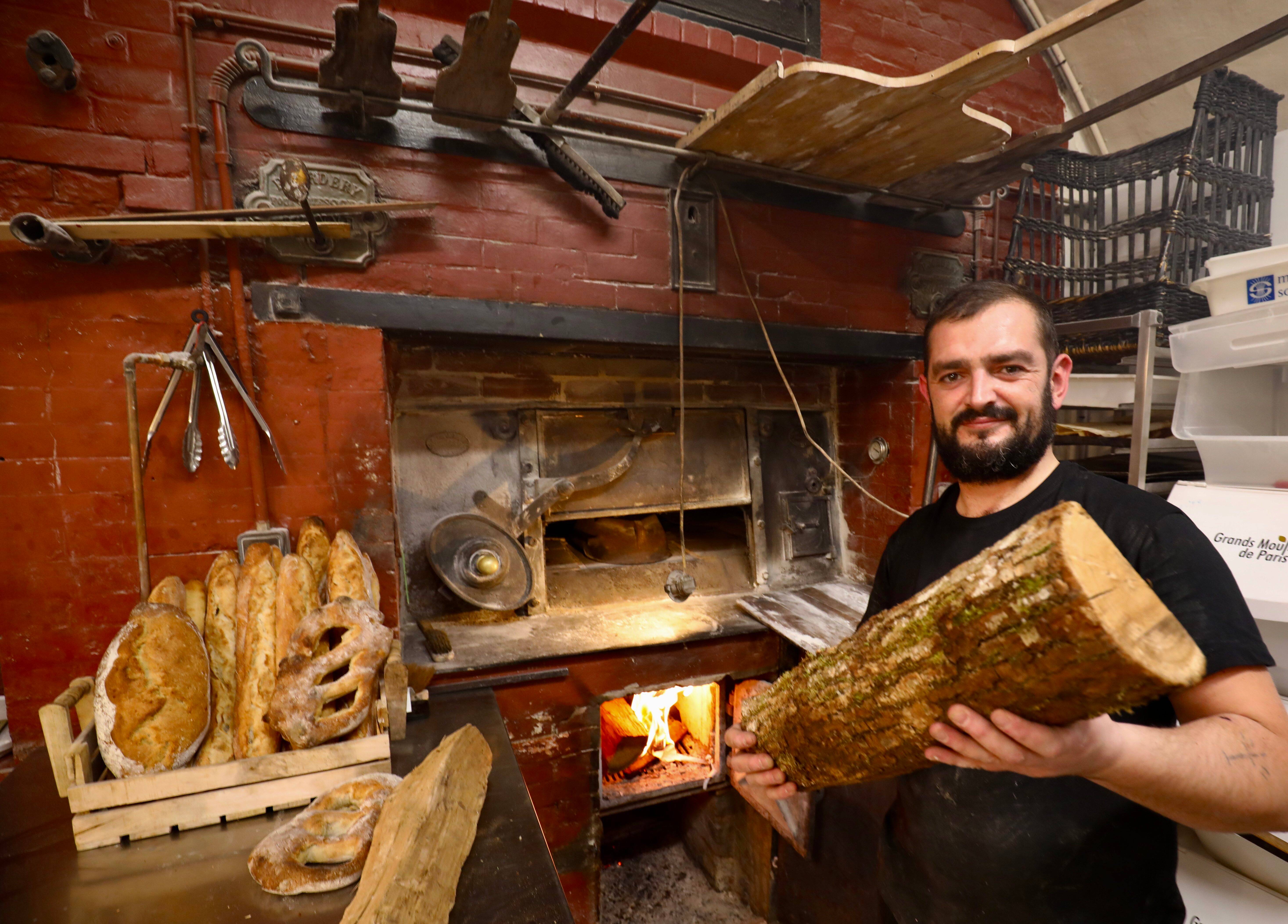 Flambée des prix de l'énergie: la revanche des boulangeries varoises pratiquant encore la cuisson au feu de bois