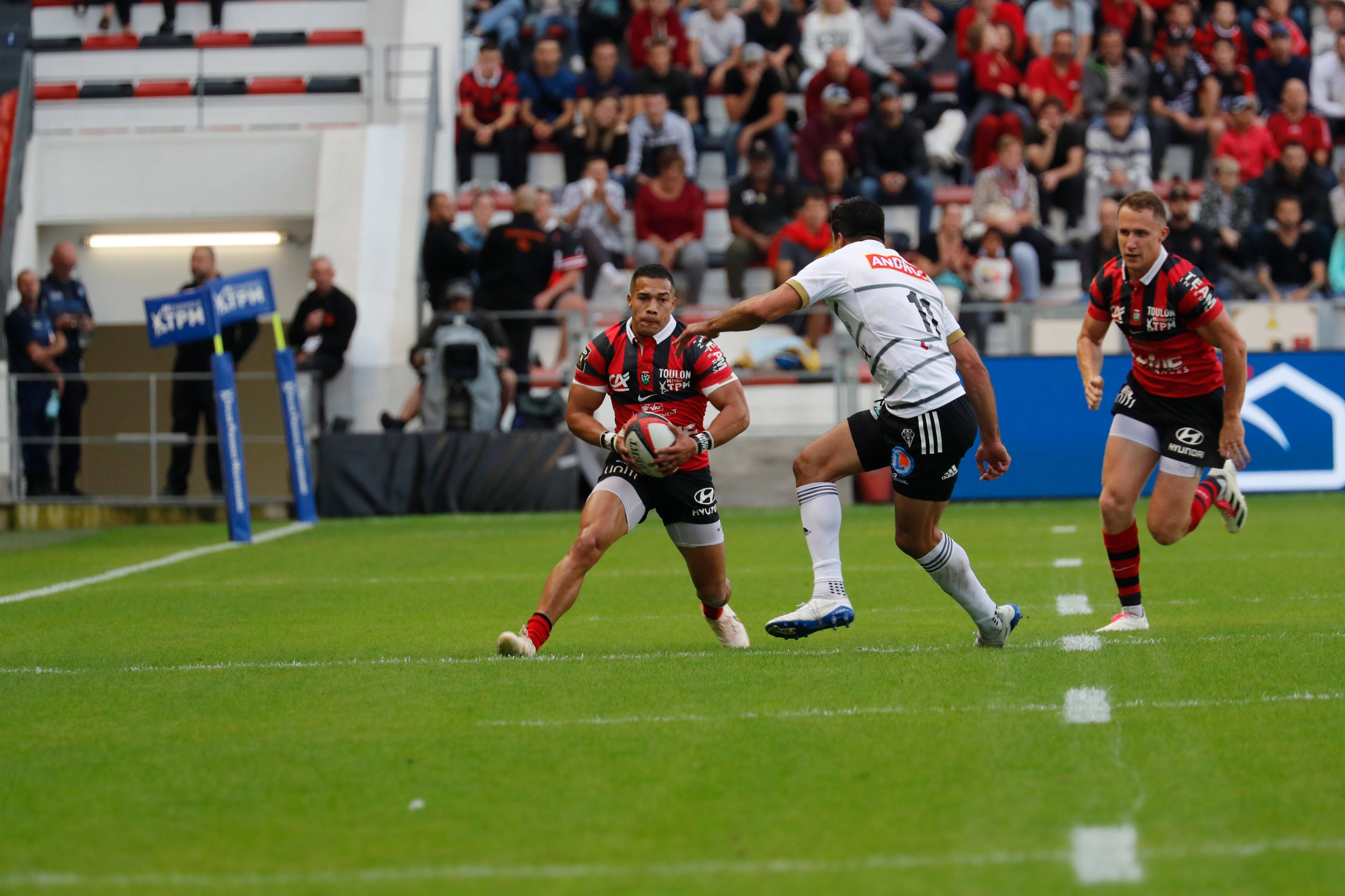 "J'aime ma vie ici, ce club, ce groupe et je n'ai aucune intention de rejoindre le Japon ou un autre club", confie le Toulonnais Cheslin Kolbe
