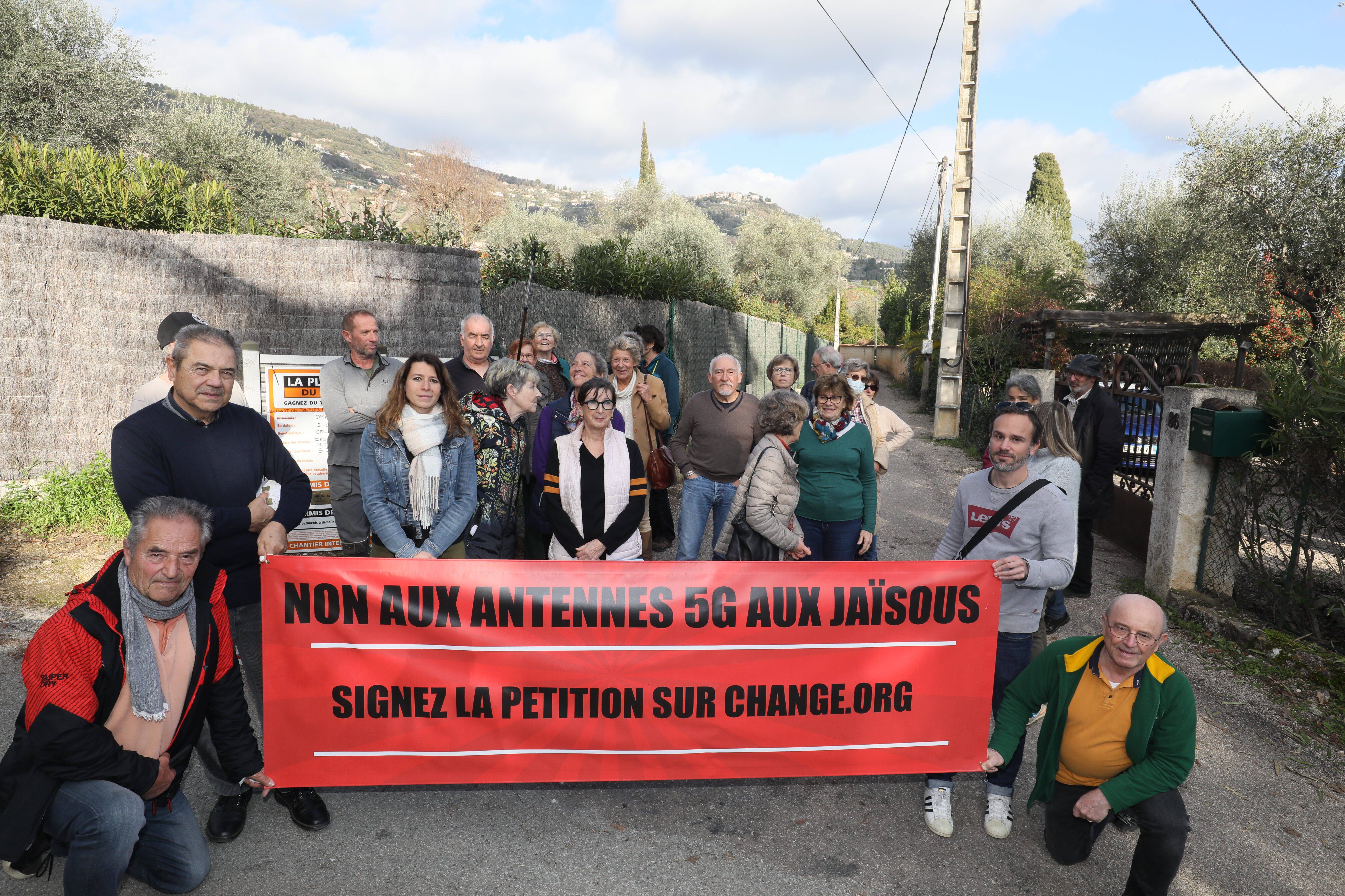 "Nous avons appris la chose fortuitement", ces habitants de Peymeinade se dressent contre l'implantation de deux antennes relais 5G
