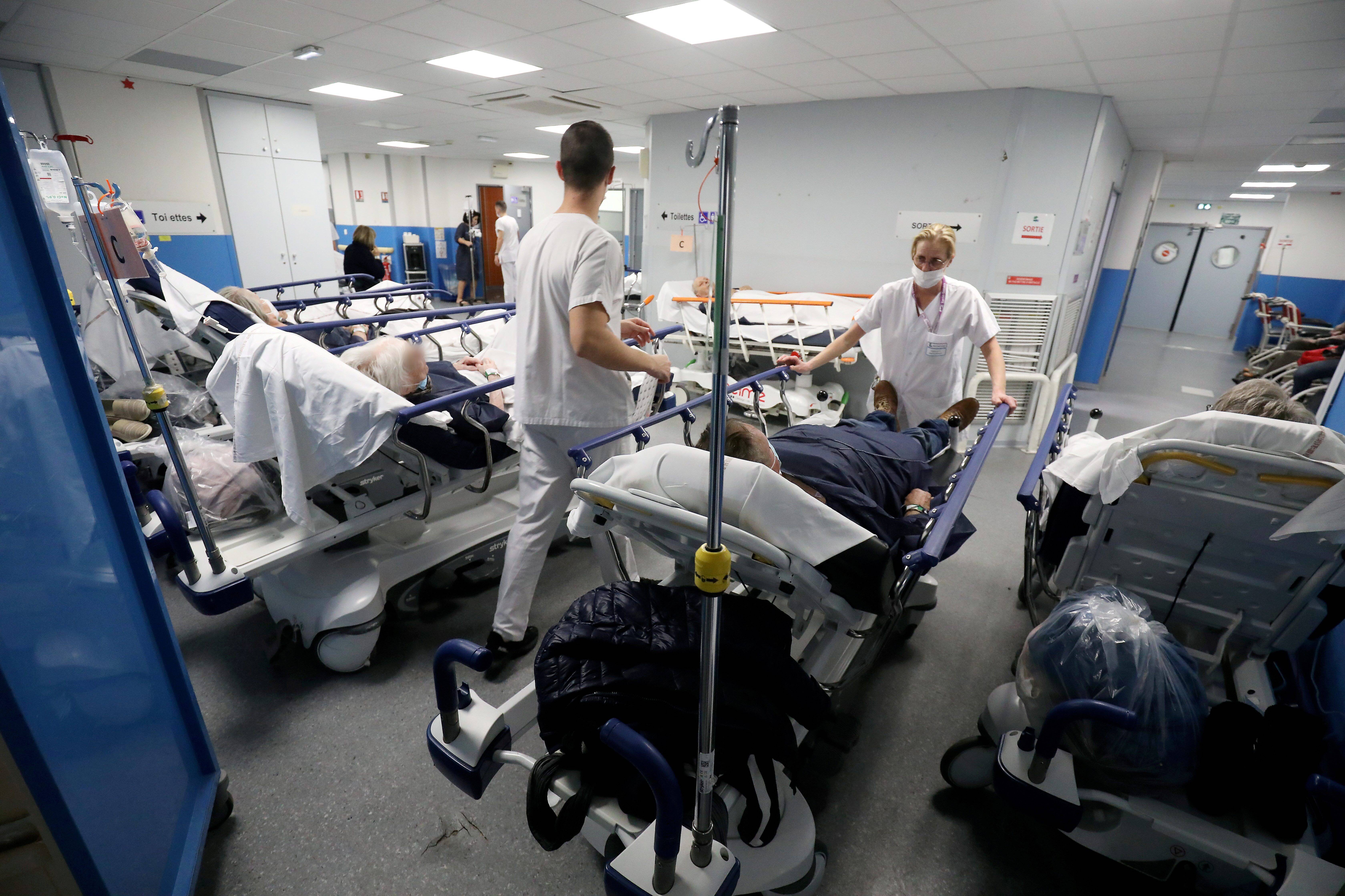 "Cela dépasse tout ce que j'ai pu voir": comment le centre hospitalier de Fréjus-Saint-Raphaël fait face à l'urgence