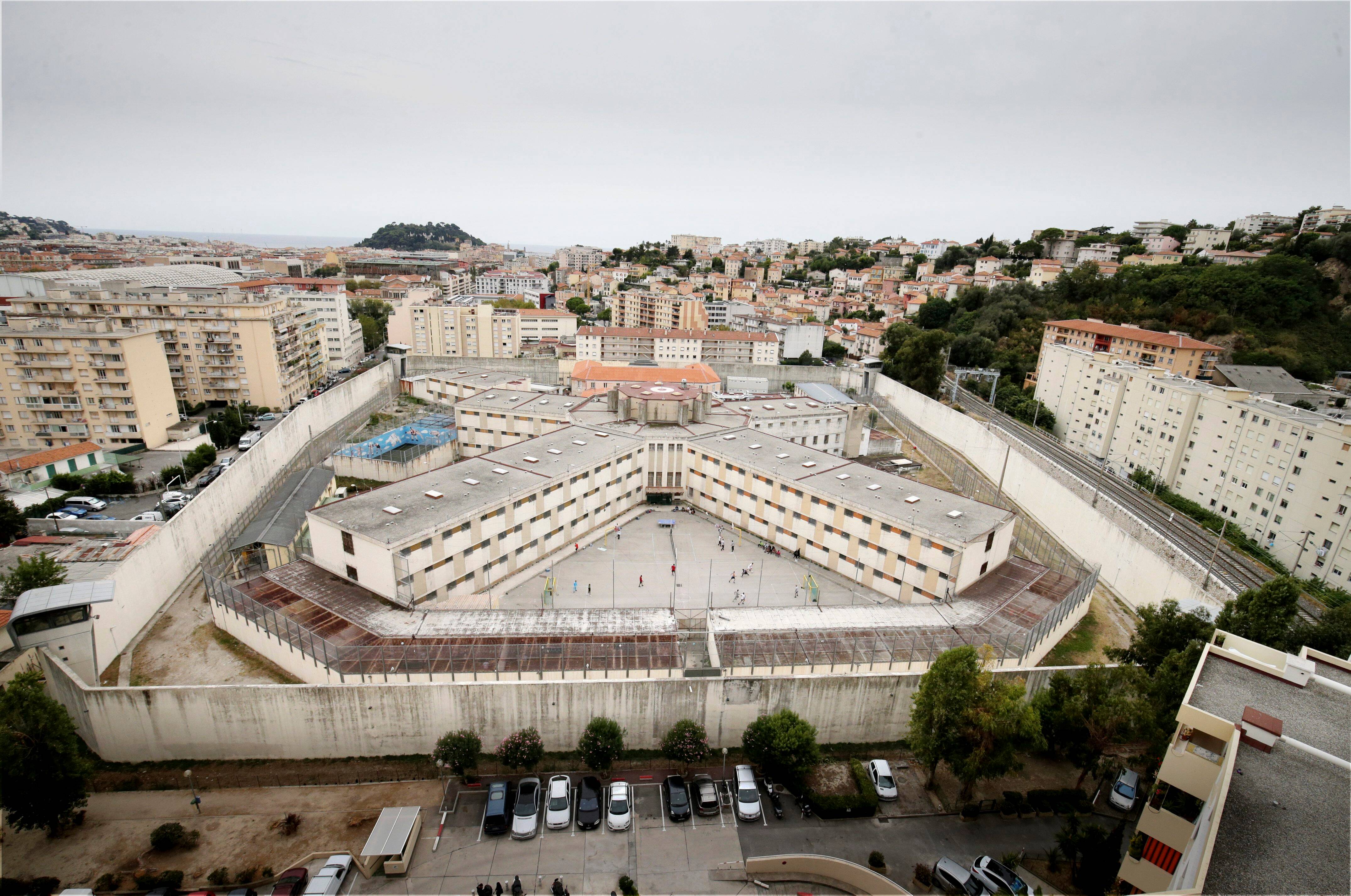 A man violently attacked by his fellow prisoners in the Nice prison