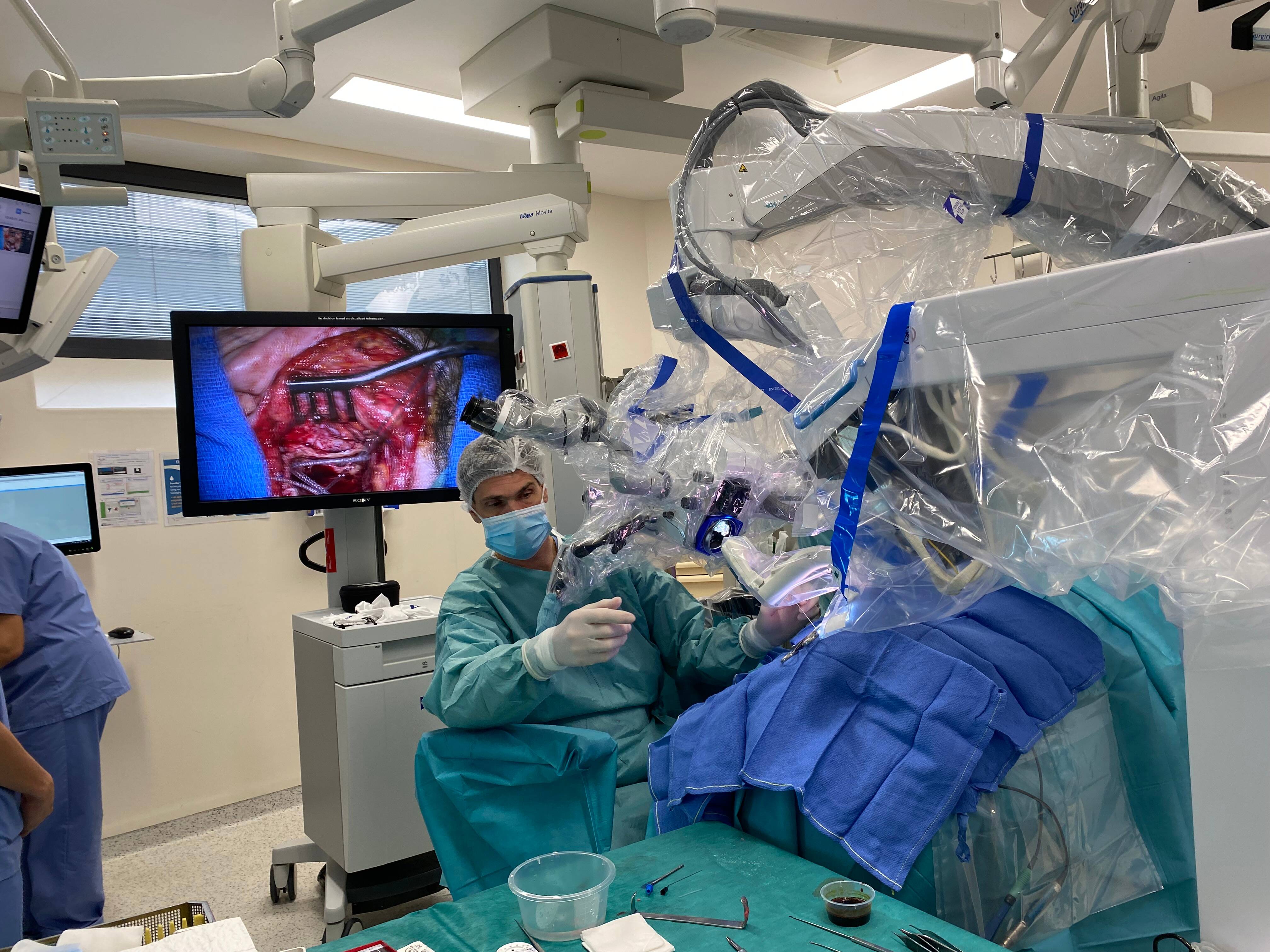 Il n'en existe que 13 en France: à quoi sert ce robot qui assiste le chirurgien à l'IUFC de Nice?