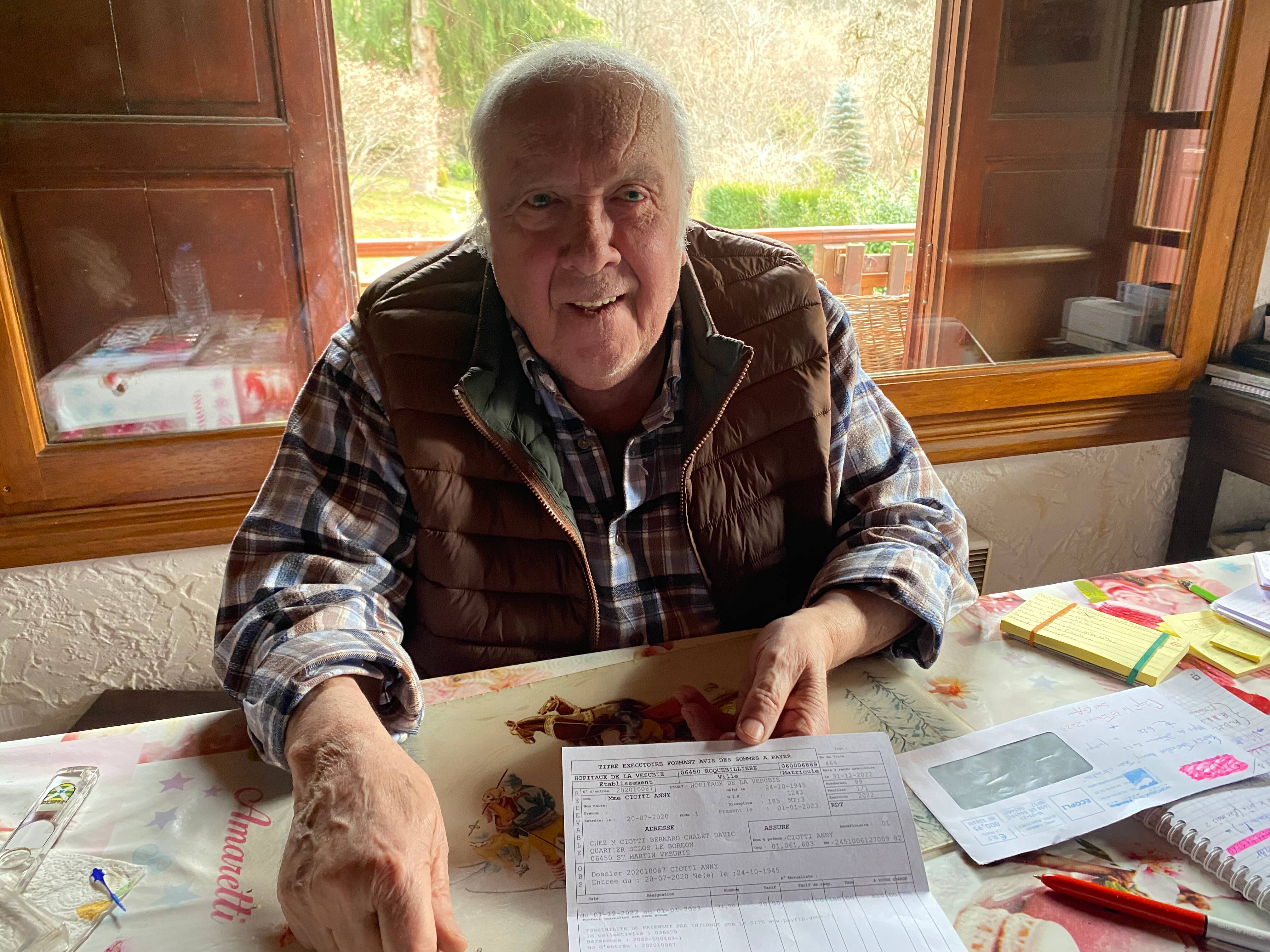 "On ne m'a jamais proposé de mettre ma femme ailleurs": le père d'Éric Ciotti raconte l'hospitalisation de sa femme, au coeur d'une polémique