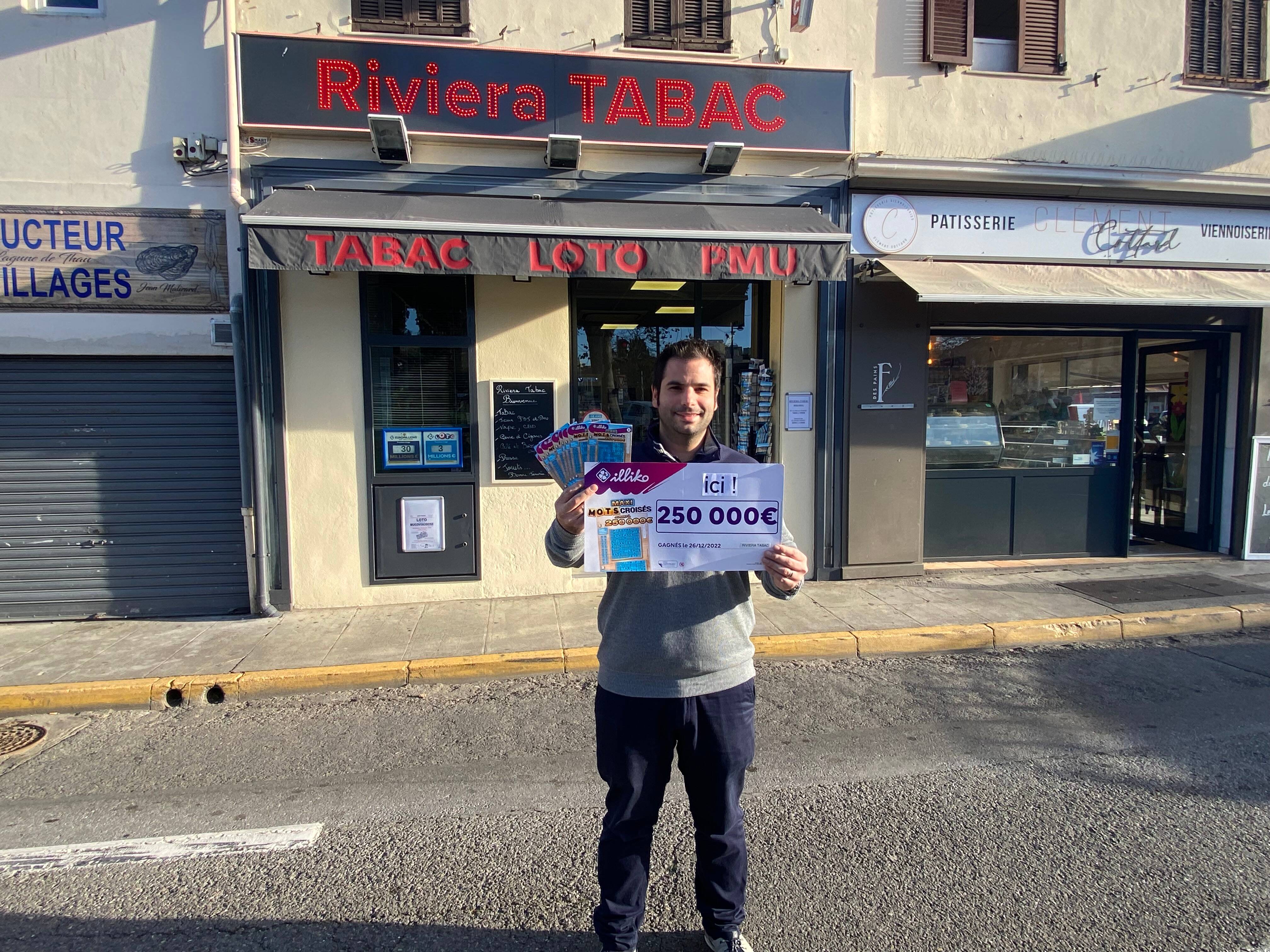 "C'est notre plus gros lot", il gagne 250.000 euros au jeu à gratter le jour du réveillon de Noël