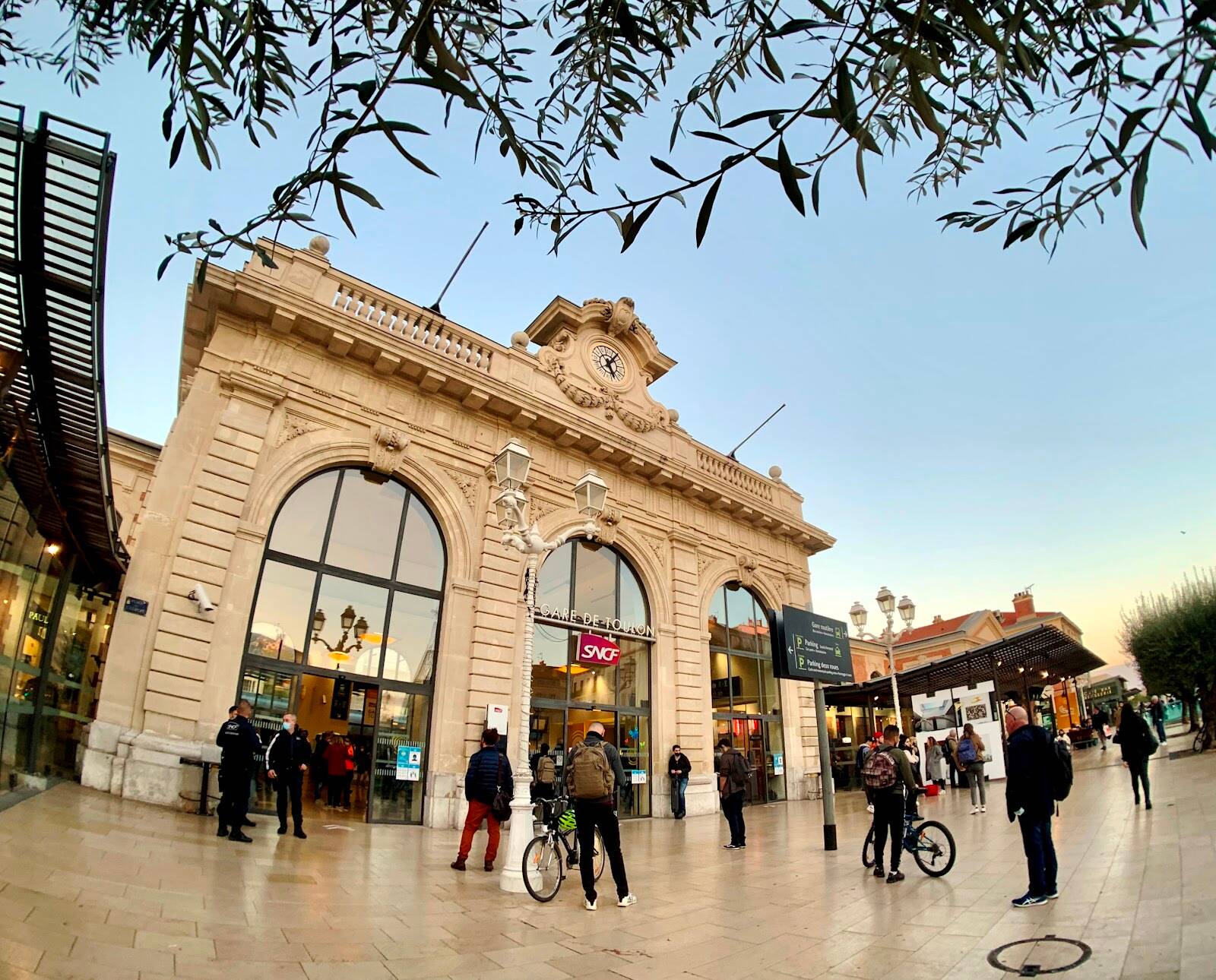 Et si on donnait enfin un nom à la gare de Toulon, jamais baptisée depuis son ouverture en 1859?