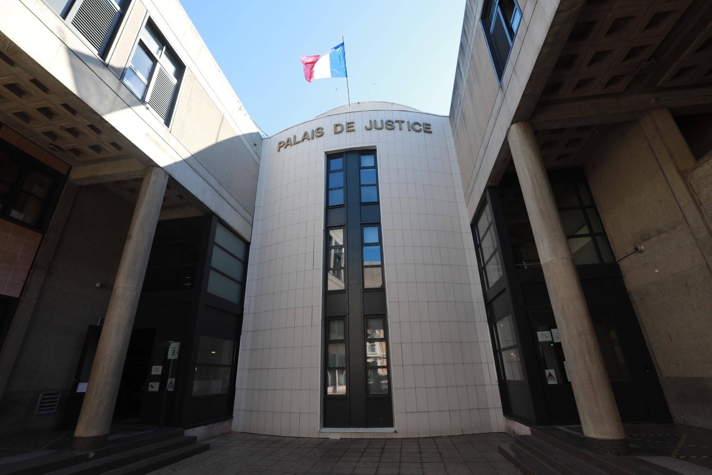 Une peine d'emprisonnement pour le voleur qui avait oublié son CV dans une voiture à Fréjus