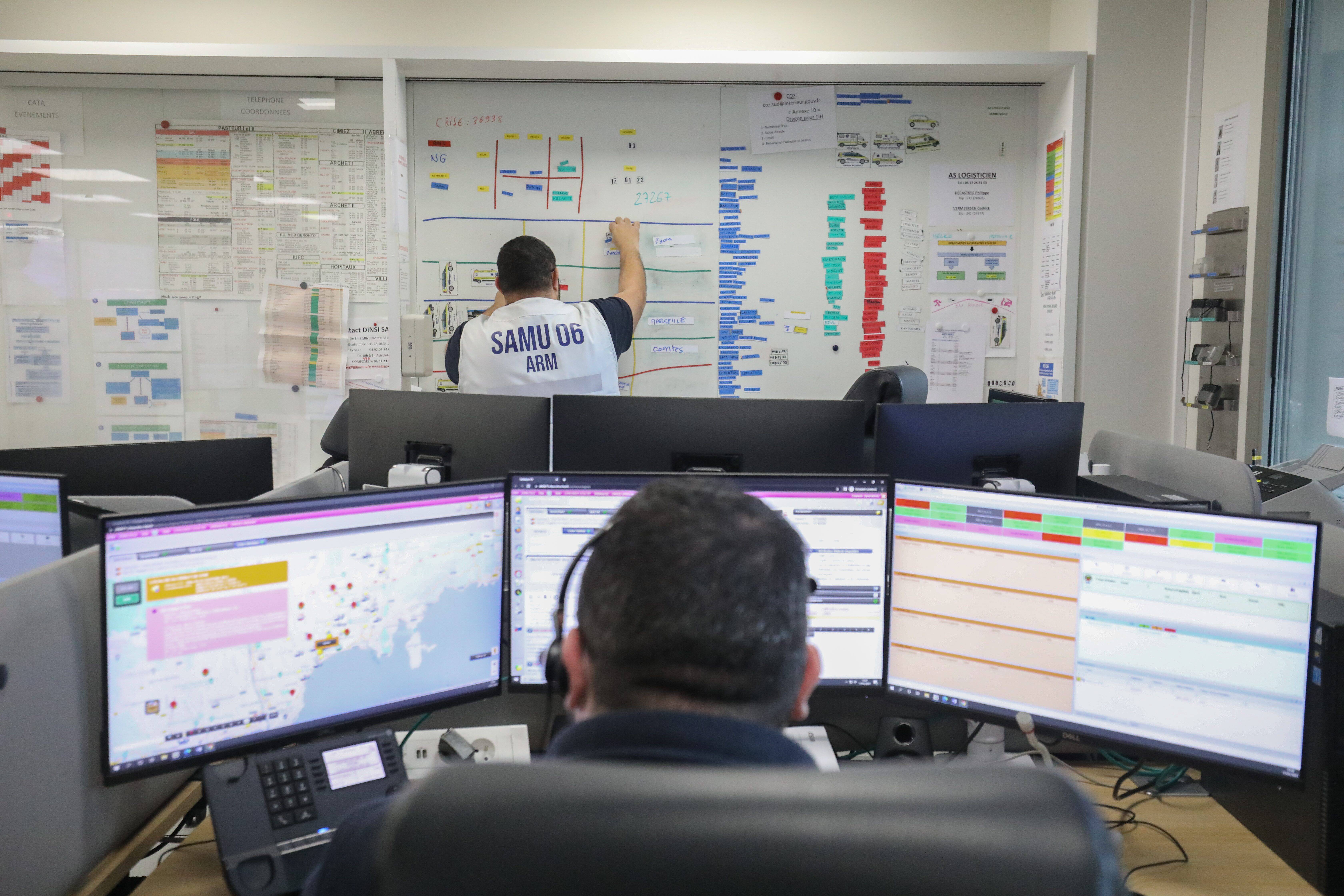"Le vrai problème, c'est l'agressivité et les insultes": ils racontent leur quotidien d'assistants de régulation médicale au 15