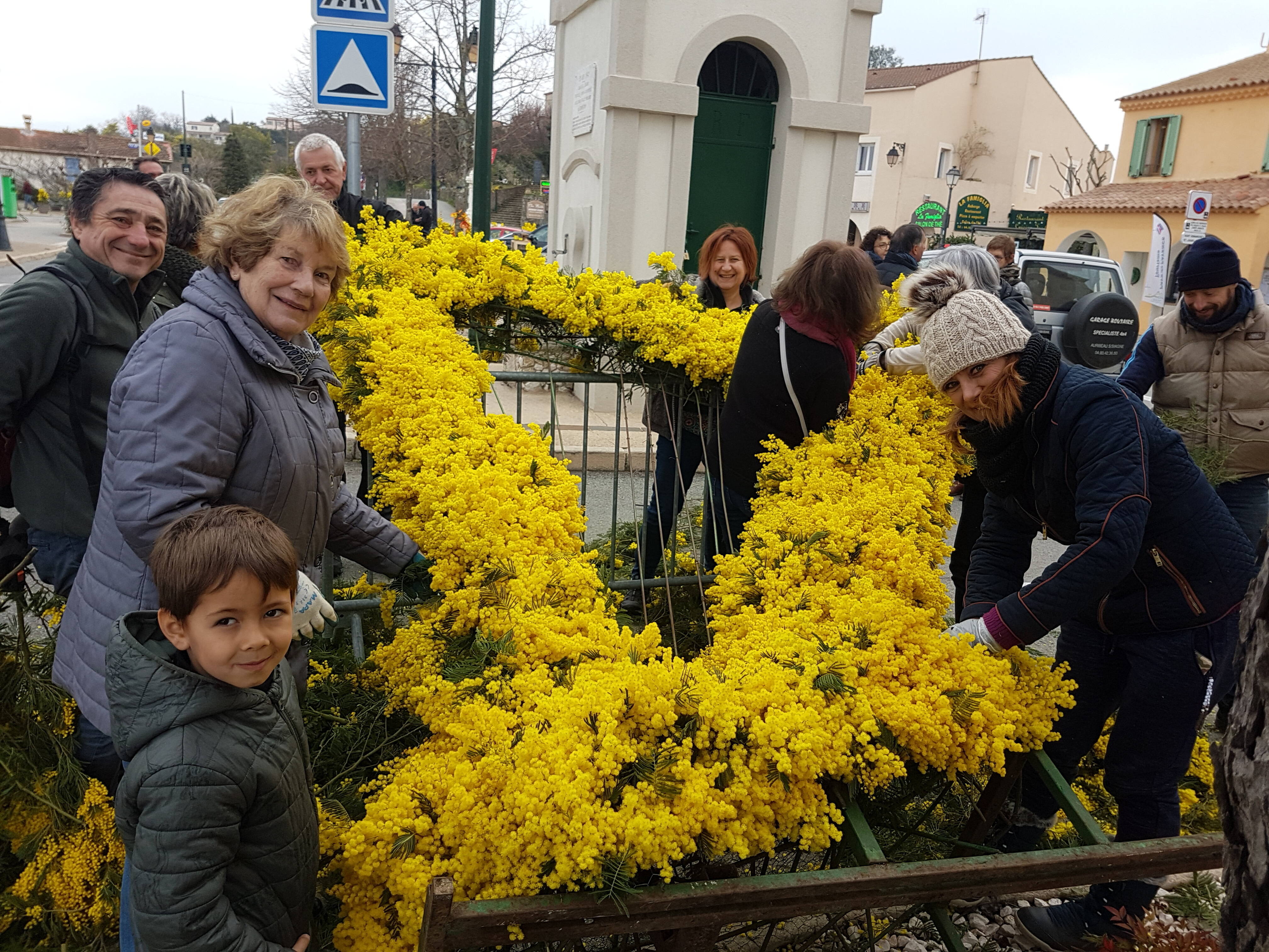 La fête du Mimosa à Tanneron, l’événement de l’année auquel tout le monde participe VarMatin La fête du Mimosa à Tanneron, l’événement de l’année auquel tout le monde participe VarMatin