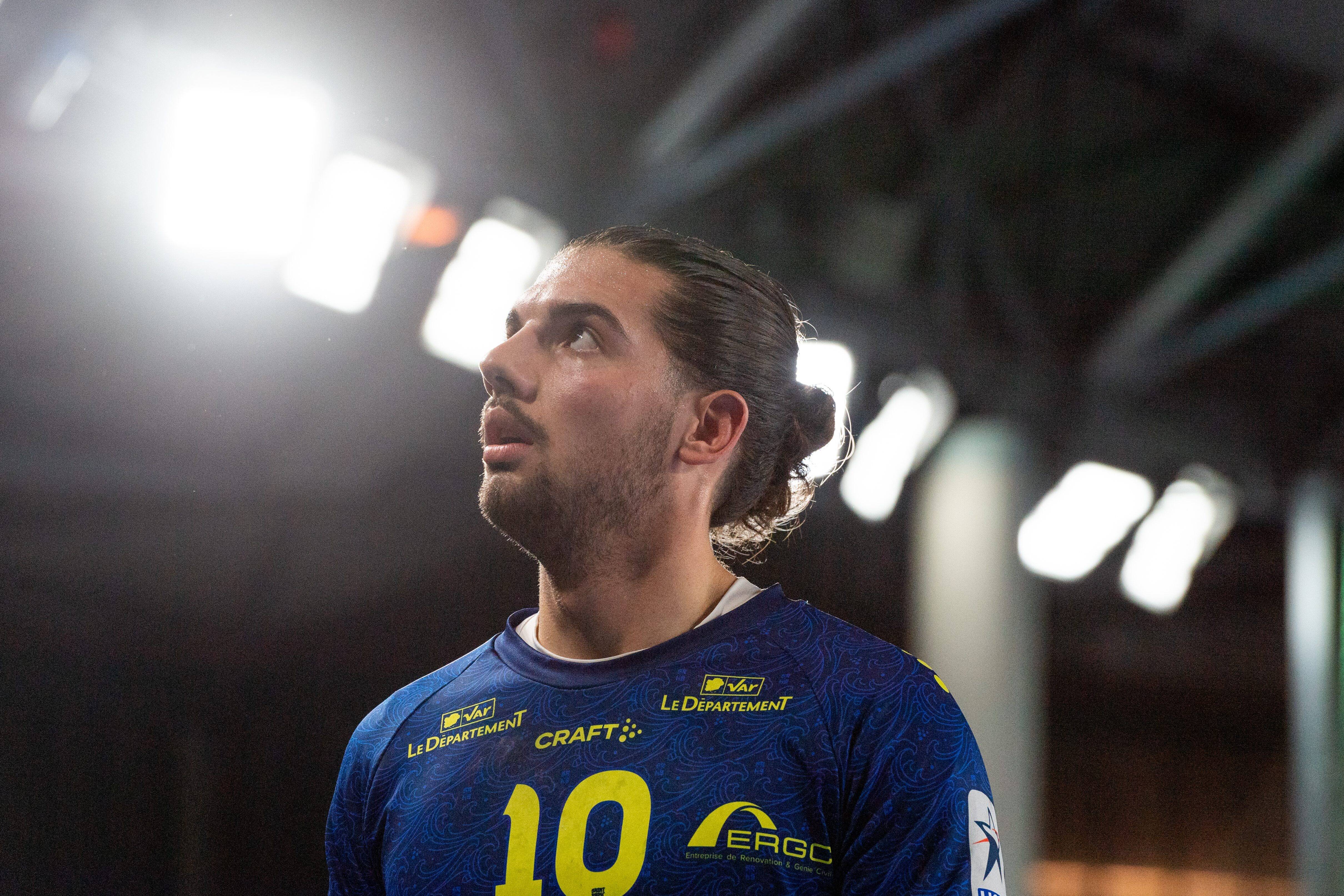 "Je peux apporter ma pierre à l'édifice": à 20 ans, Martial Caïs signe son premier contrat pro avec le SRVHB