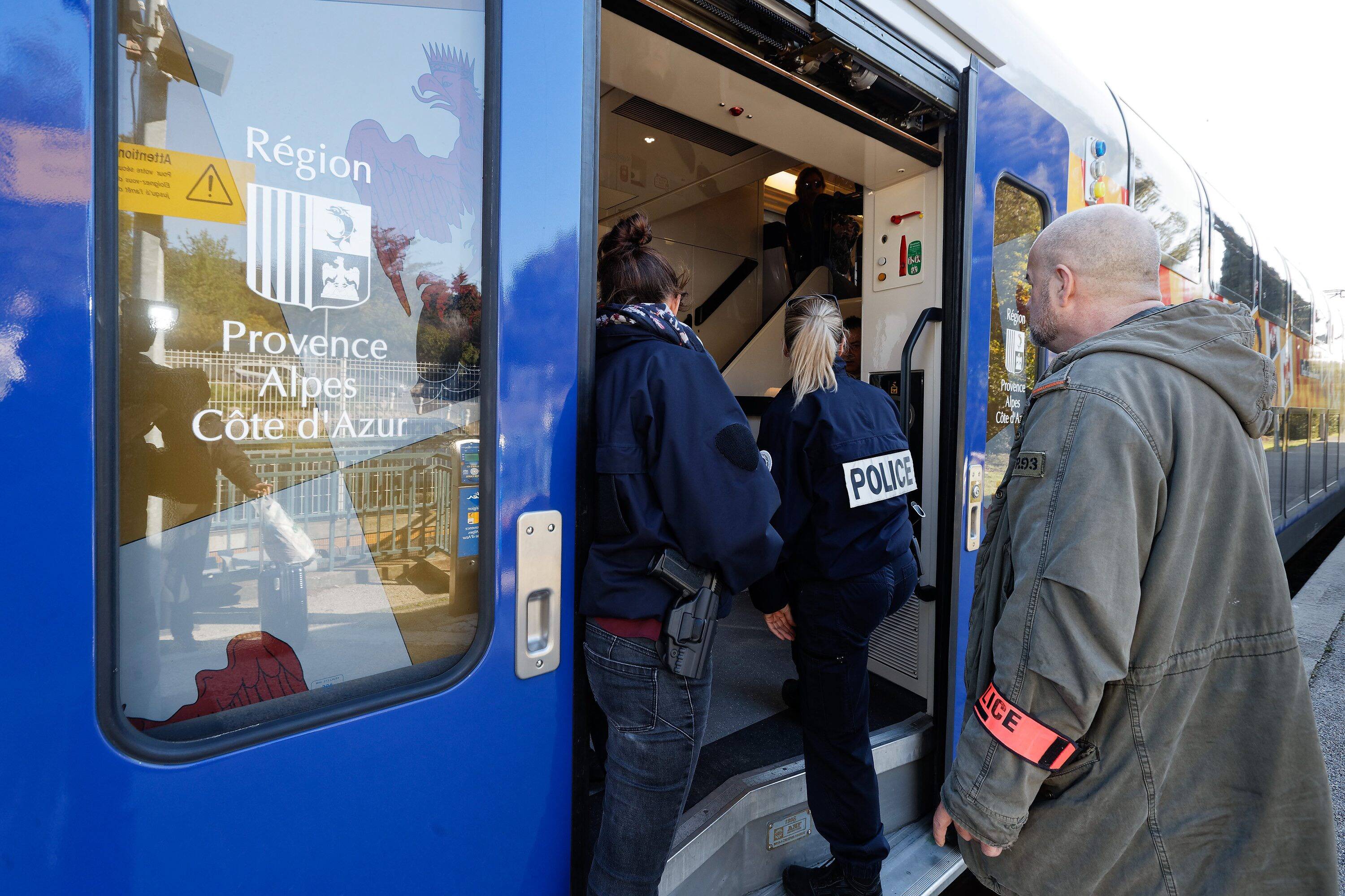 Recherché pour violences conjugales, il se fait arrêter dans le train parce qu'il n'a pas de titre de transport