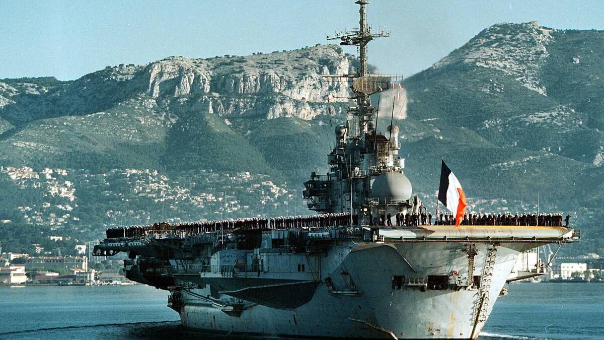 Brésil : l'ancien porte-avions français Foch, contaminé à l'amiante, coulé  dans l'Atlantique