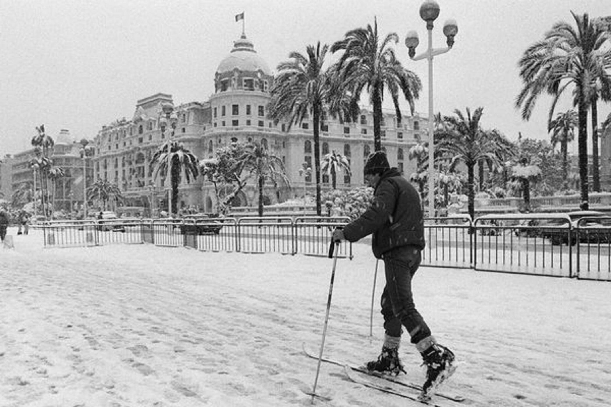 À l'hiver 1956, on skiait sur la promenade des Anglais à Nice et Saint-Tropez était isolé par un mètre de neige