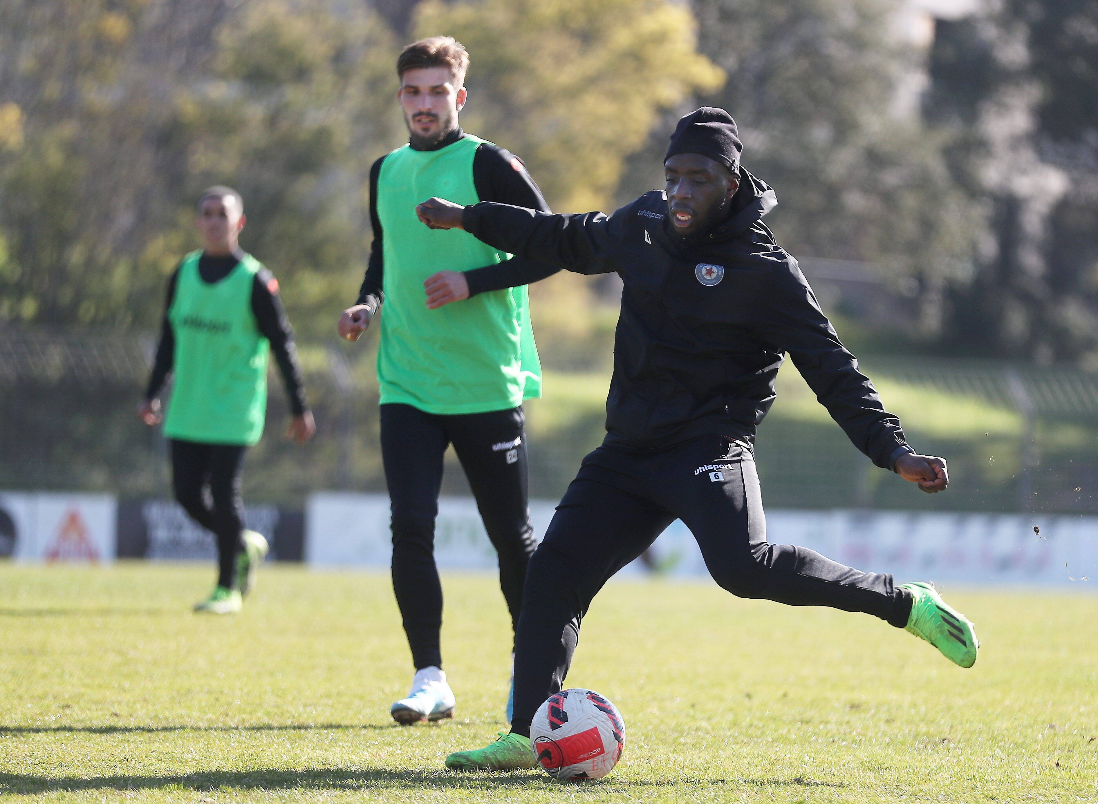 "Paul Pogba, c'est mon ami et point" lance le milieu de terrain de l'Étoile FC, Mahamadou Konté