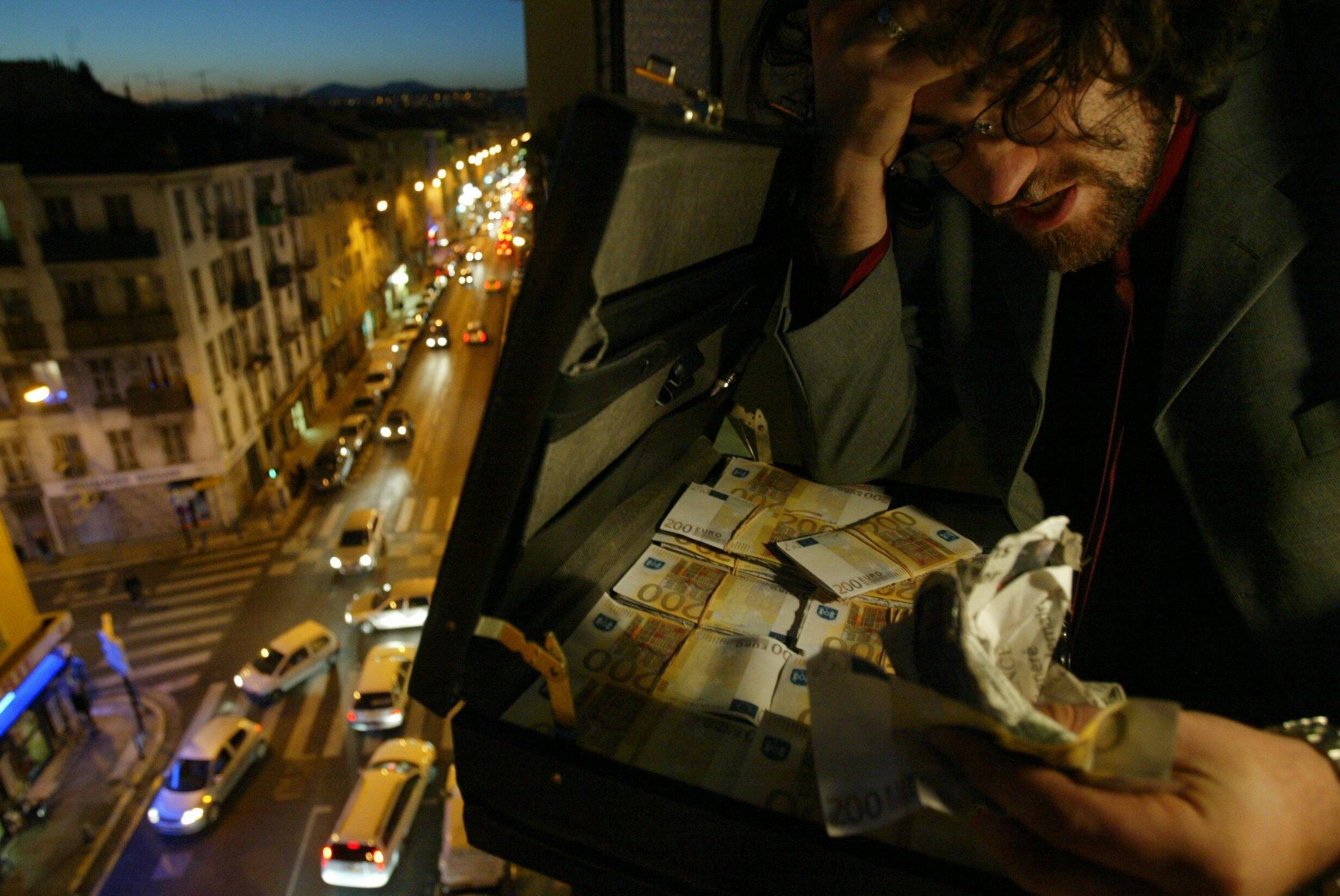 À Nice, les faux billets utilisés lors d'une arnaque auront servi à acheter... des bijoux de pacotille