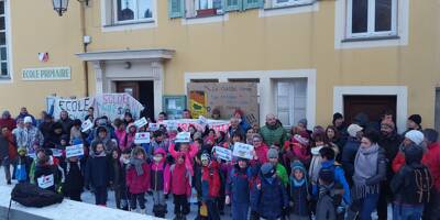 Carte scolaire dans les Alpes-Maritimes: une classe fermera bien à Tende dans la Roya