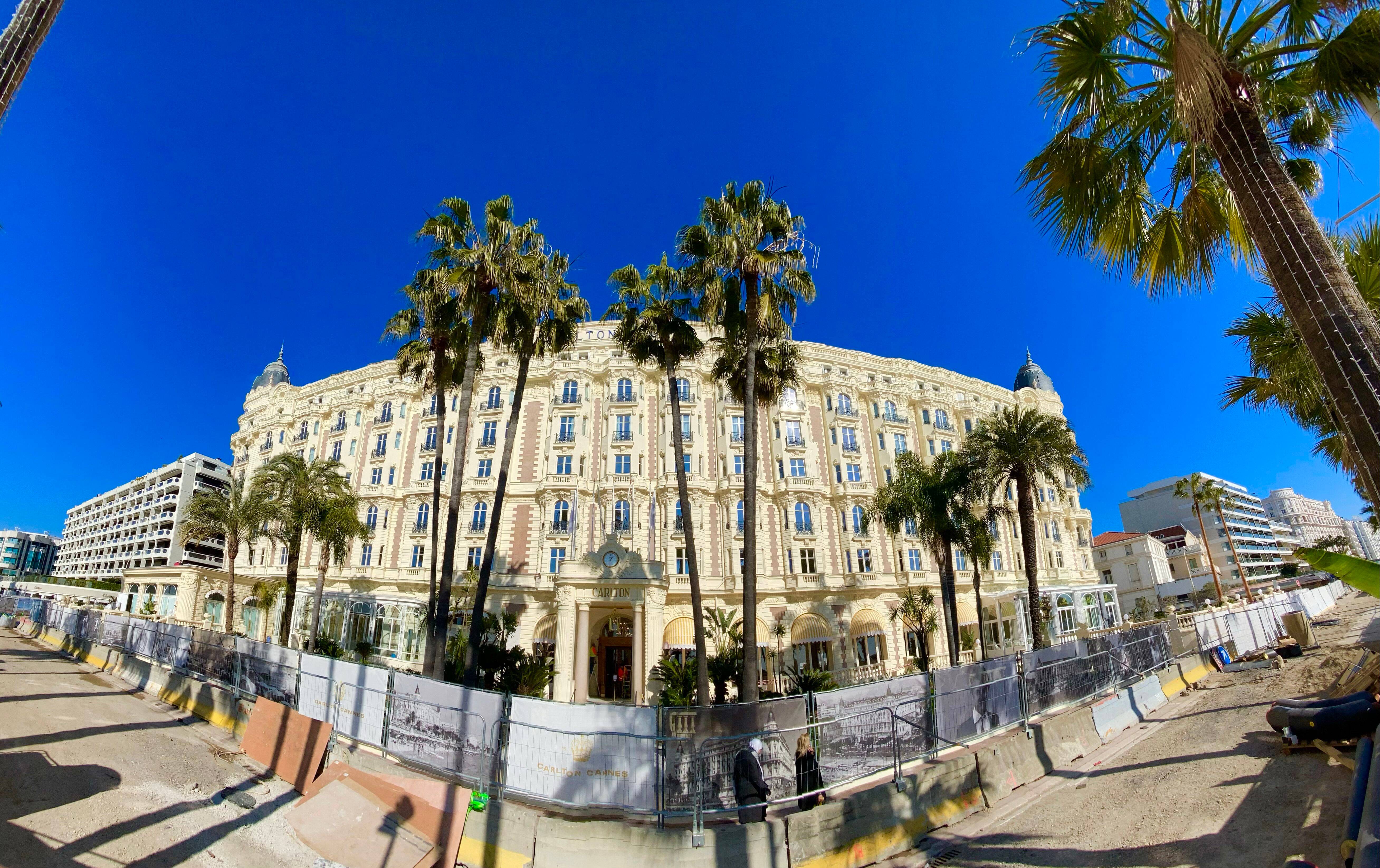 Après presque trois ans de fermeture, on connaît la date de réouverture du Carlton à Cannes (et c'est bientôt)