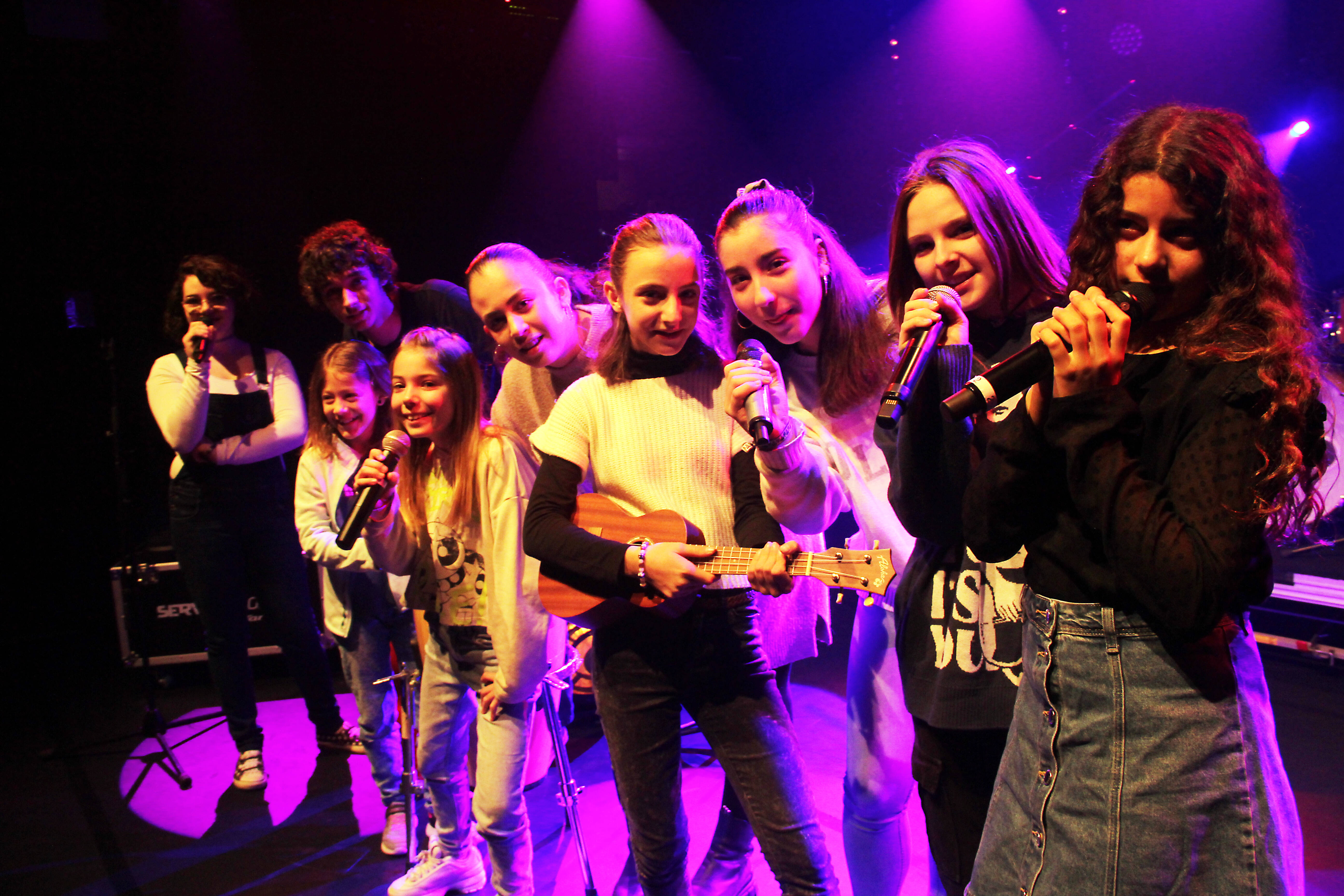 Monter un concert en 3 semaines, c'est le défi de ces jeunes Azuréens qui y apprennent la bienveillance