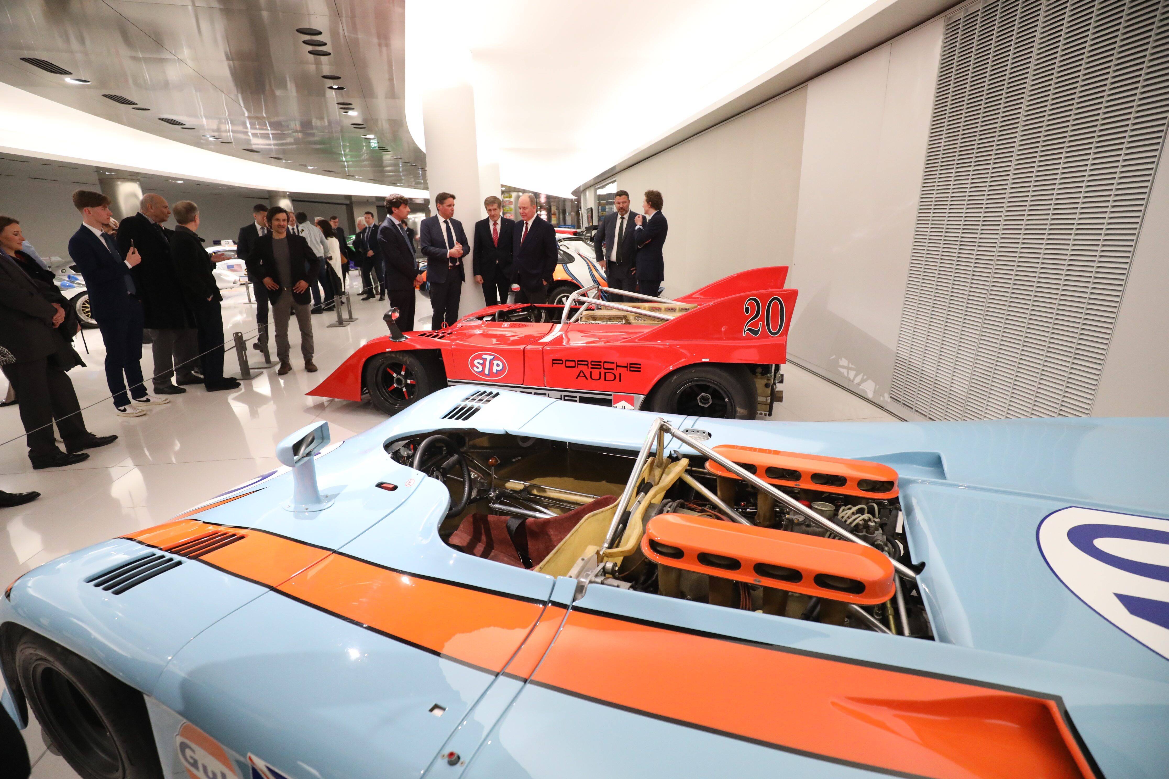 13 Porsche d'exception exposées à Monaco : "Pour tous les amateurs de voitures, Porsche est un nom mythique" estime le prince Albert II