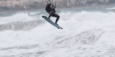 Le coup de mer régale les amateurs de kitesurf à Fréjus