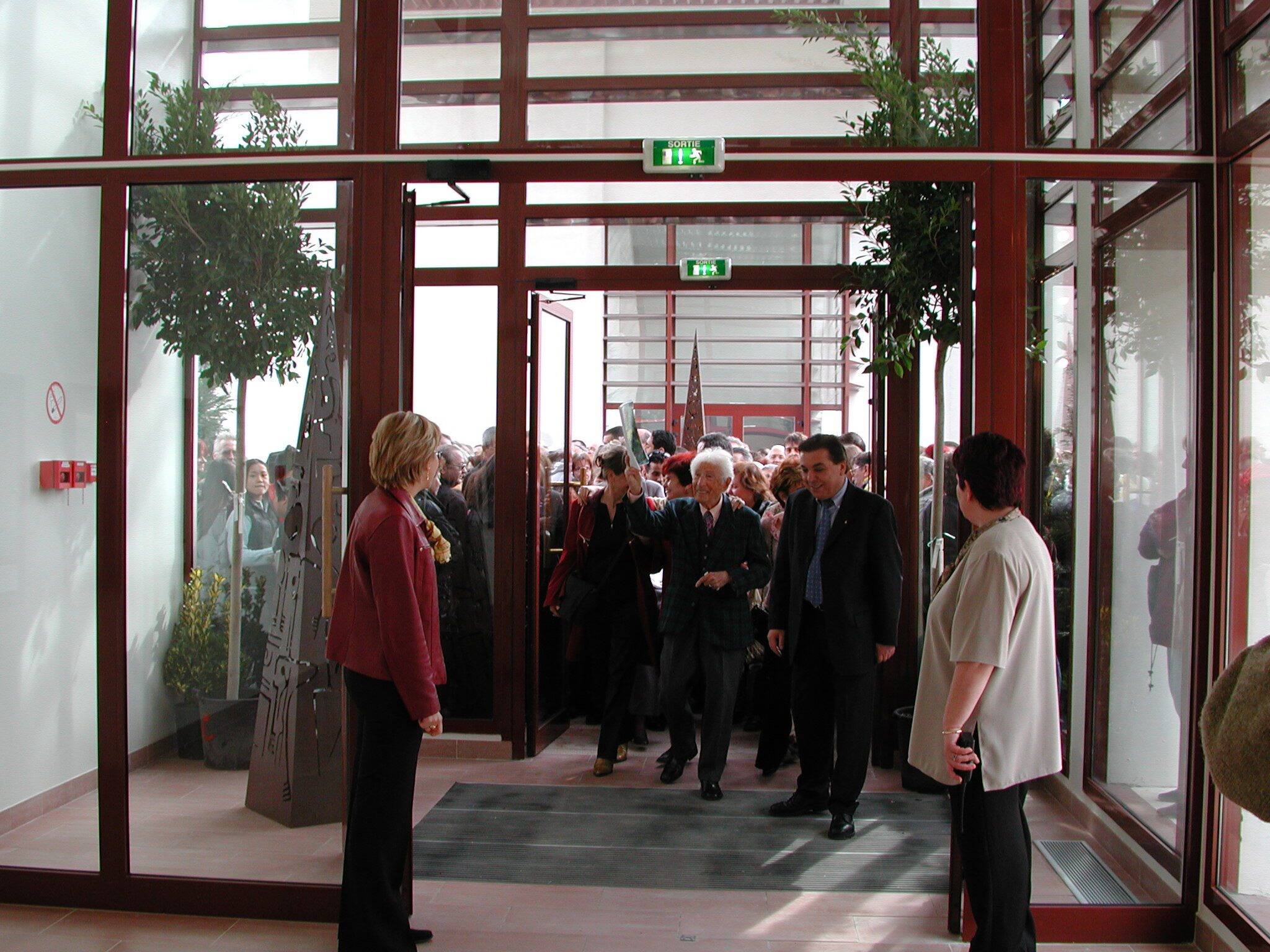 "Elle a été l'une des premières à prêter des mangas": 4 choses que vous ignorez peut-être sur la médiathèque de Carros, qui fête ses 20 ans ce samedi