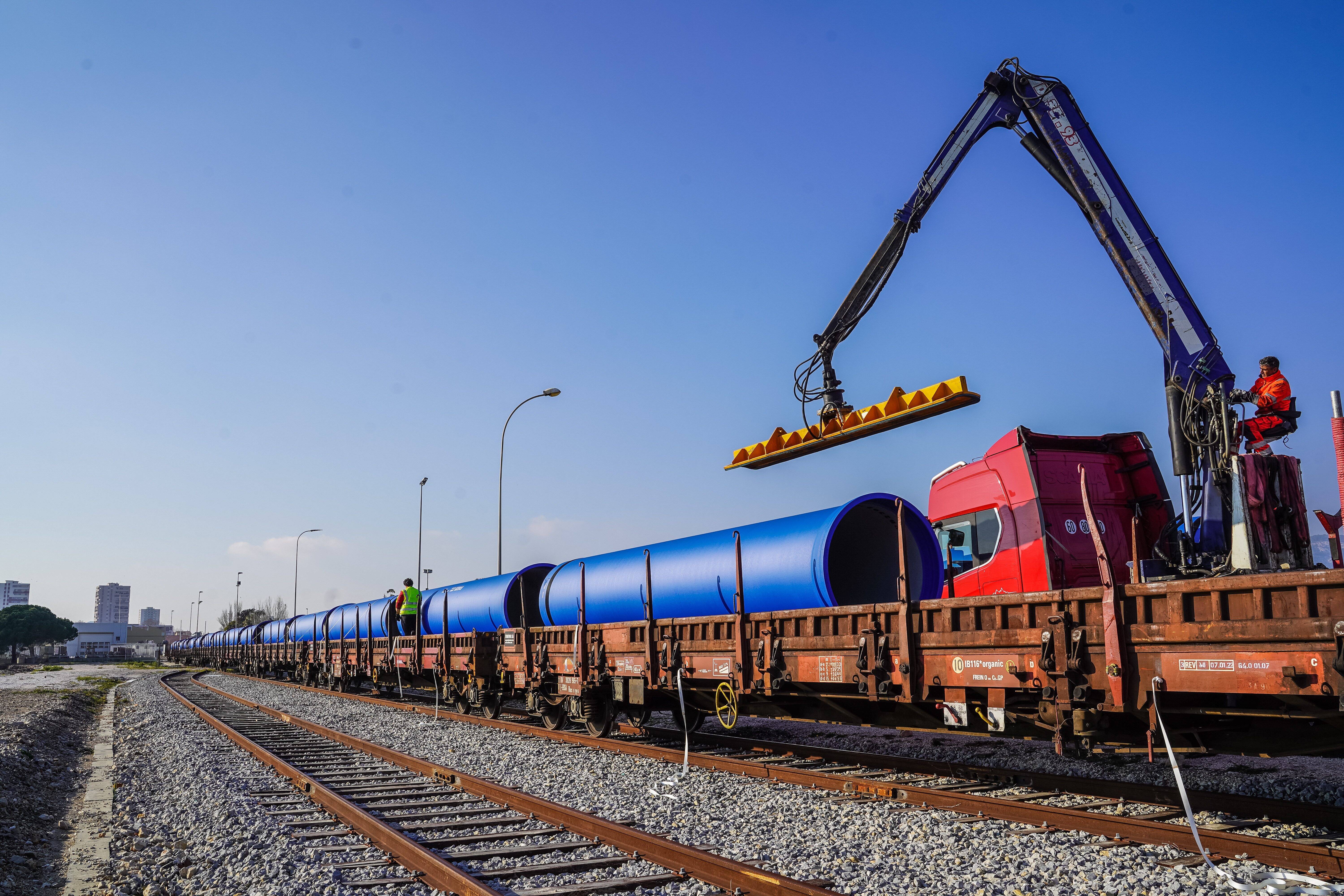 Un train de marchandises (enfin) en gare de Brégaillon à La Seyne
