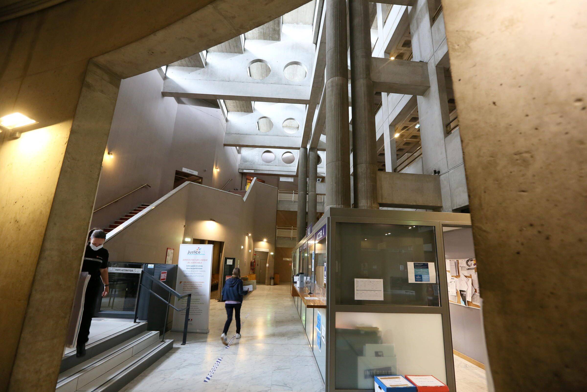 Il avait gravé le mot "pu*e" sur le capot de la voiture de sa compagne... Un conjoint violent récidiviste condamné à de la prison ferme