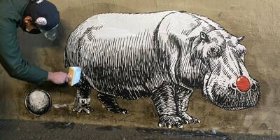 Un artiste croque le malheur de l'hippopotame Jumbo du cirque Zavatta sur un mur de Nice