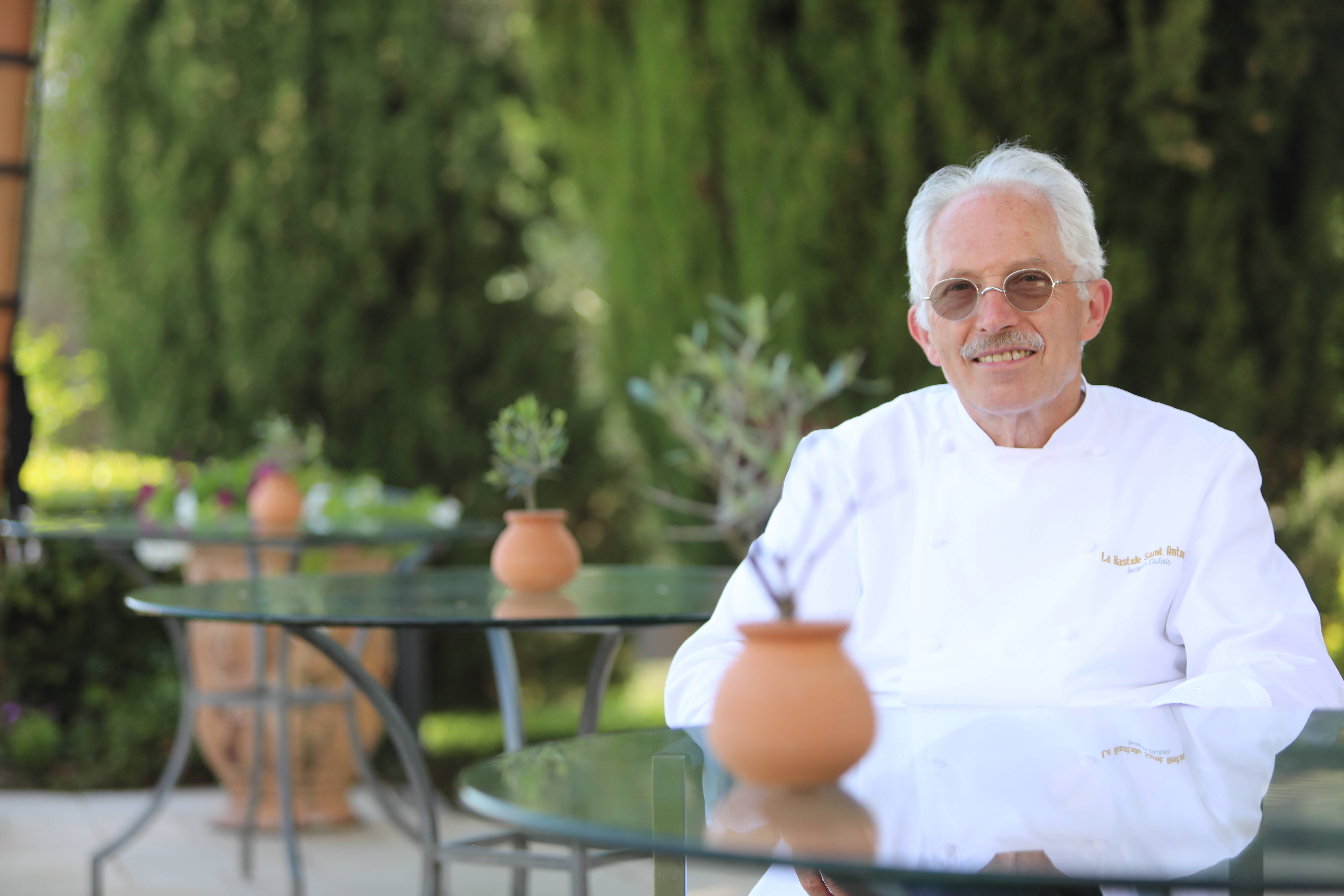 "C'est l'antichambre de la mort": à 70 ans, le chef Jacques Chibois explique pourquoi il n'envisage toujours pas de prendre sa retraite