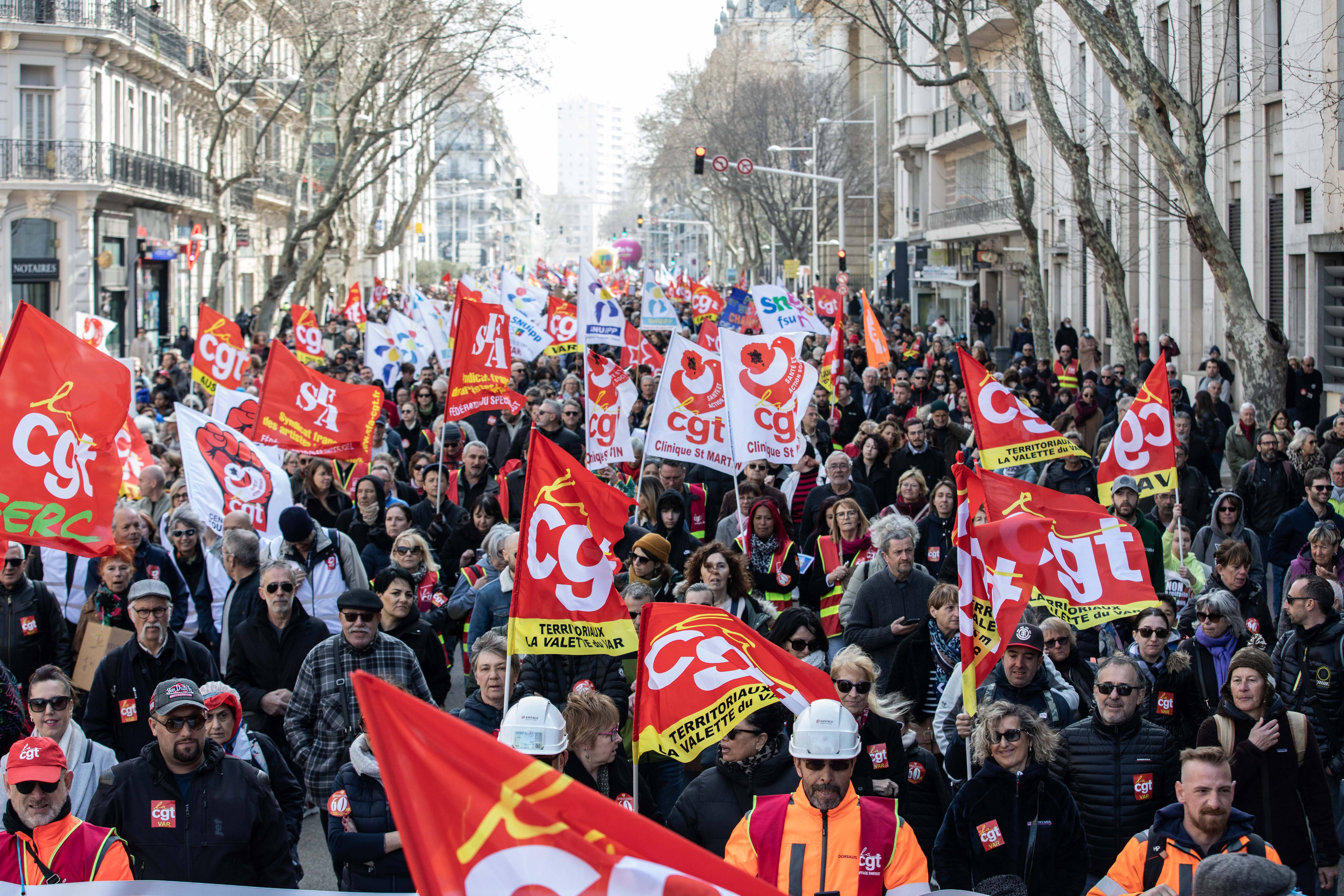 Grève du 7 mars: Toulon prise en tenaille par 25.000 manifestants
