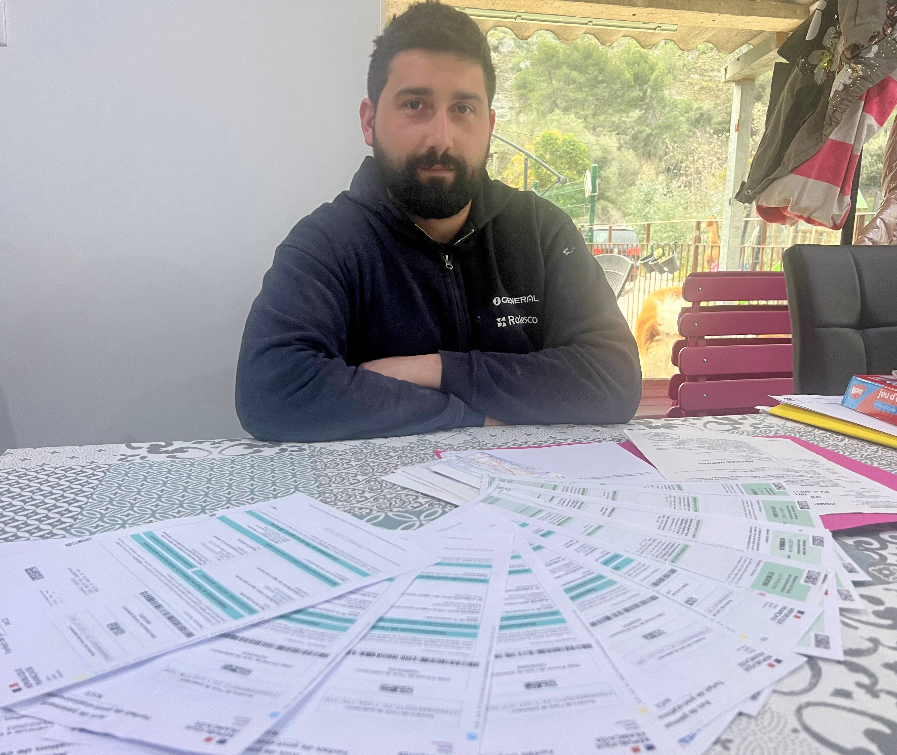 "On se retrouve avec les comptes bloqués": il a vendu sa voiture en 2021... mais reçoit toujours les PV