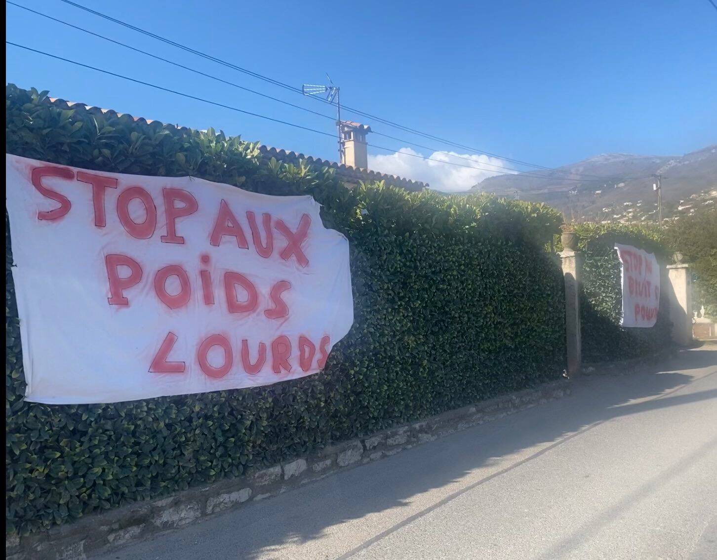 "On voit passer 300 camions par jour": face à la colère, le maire prend un arrêté pour limiter la circulation des poids lourds dans un quartier de Vence