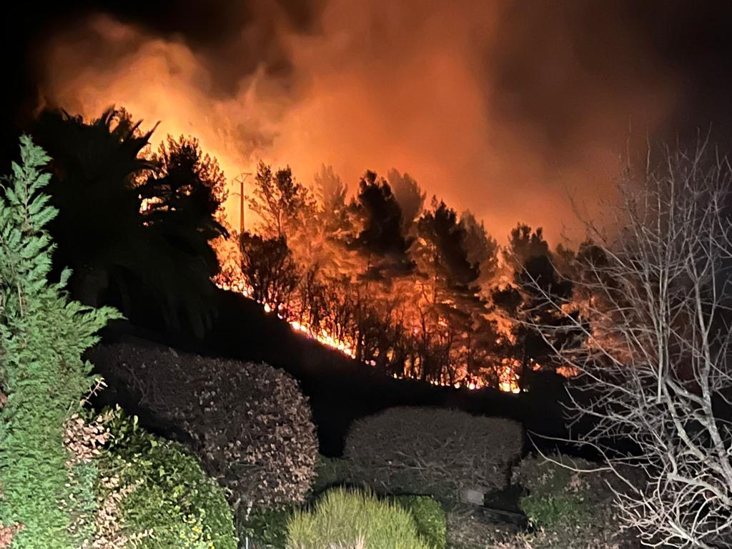Incendie En Cours Aujourdhui Var Feu en nette régression, les pompiers en surveillance active... on fait le  point sur les feux de forêts dans l'Ouest ce samedi matin - Nice-Matin