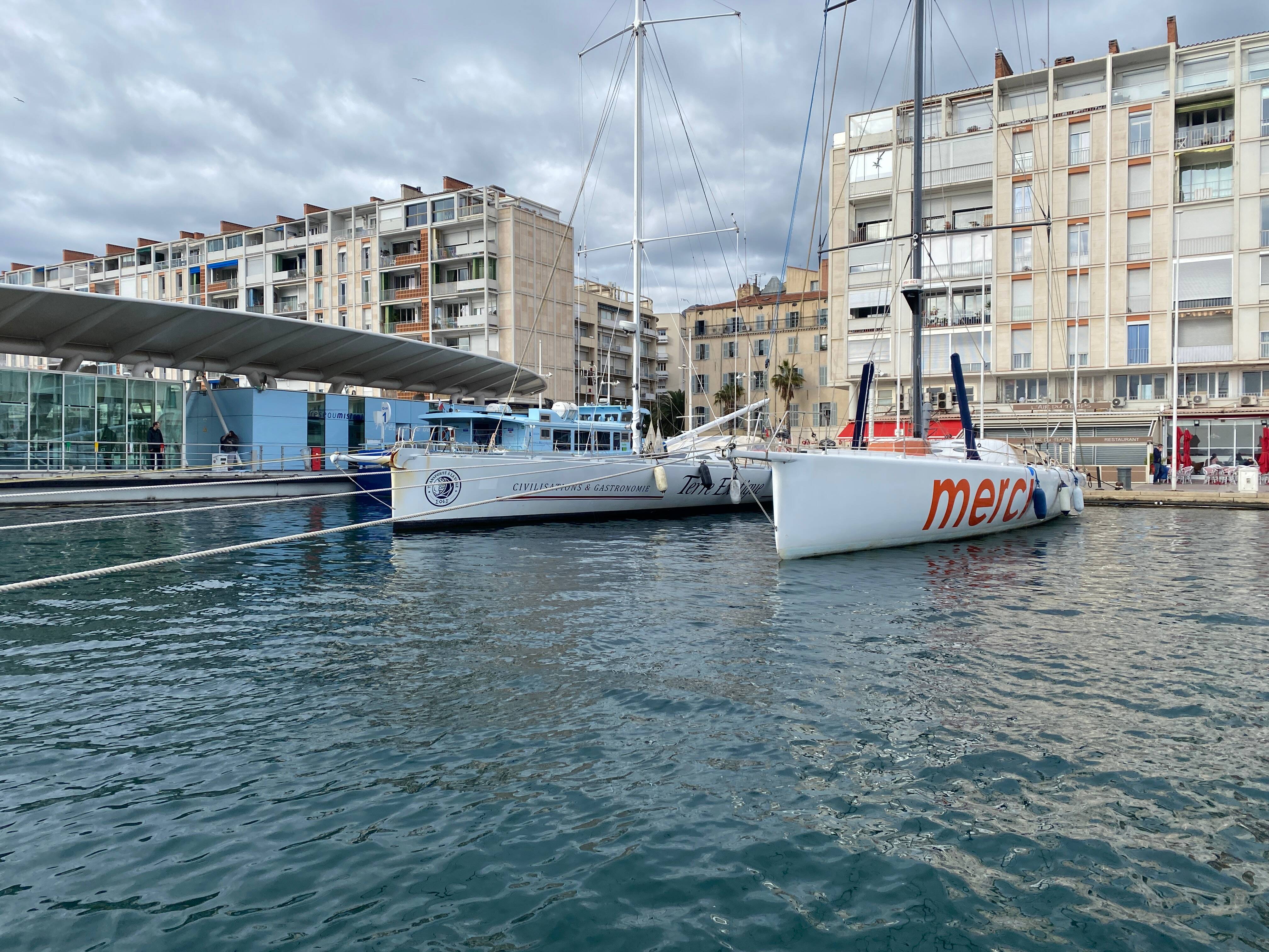 "On a eu beaucoup de chance...", le mistral a failli détruire un voilier du Vendée Globe dans le port de Toulon
