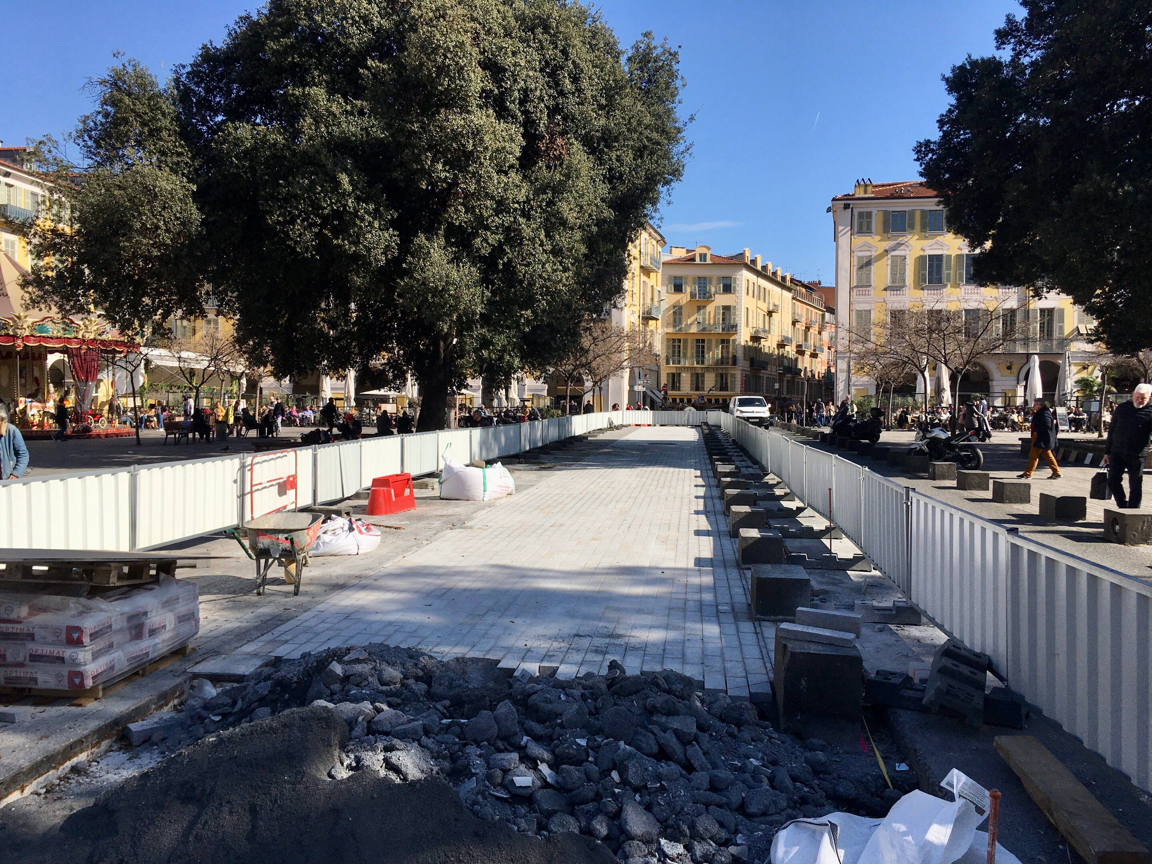 Non, la piste cyclable de la place Garibaldi à Nice ne sera pas pavée