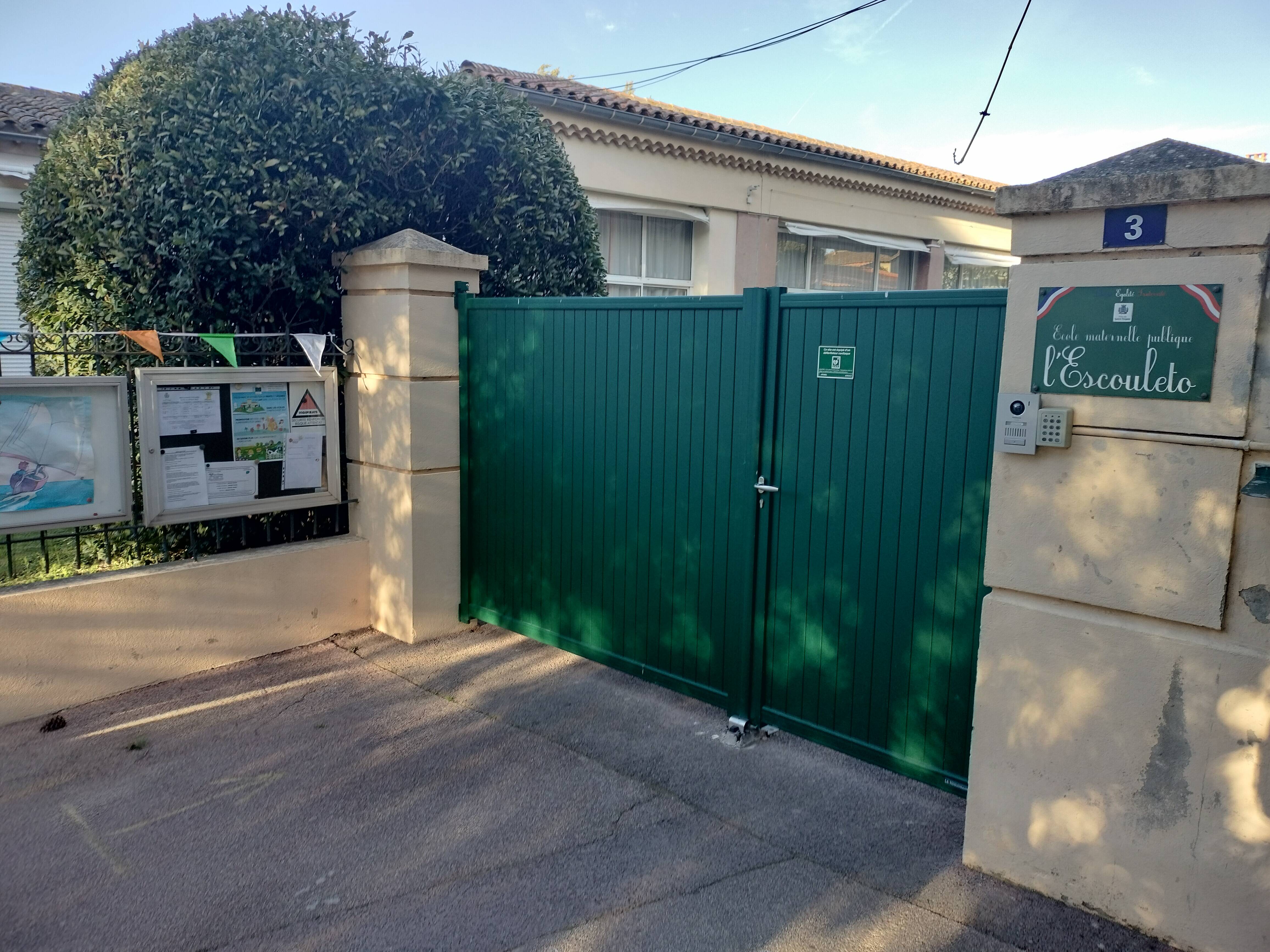 Le conseil municipal de Saint-Tropez donne un avis défavorable à la fermeture d'une classe à la maternelle