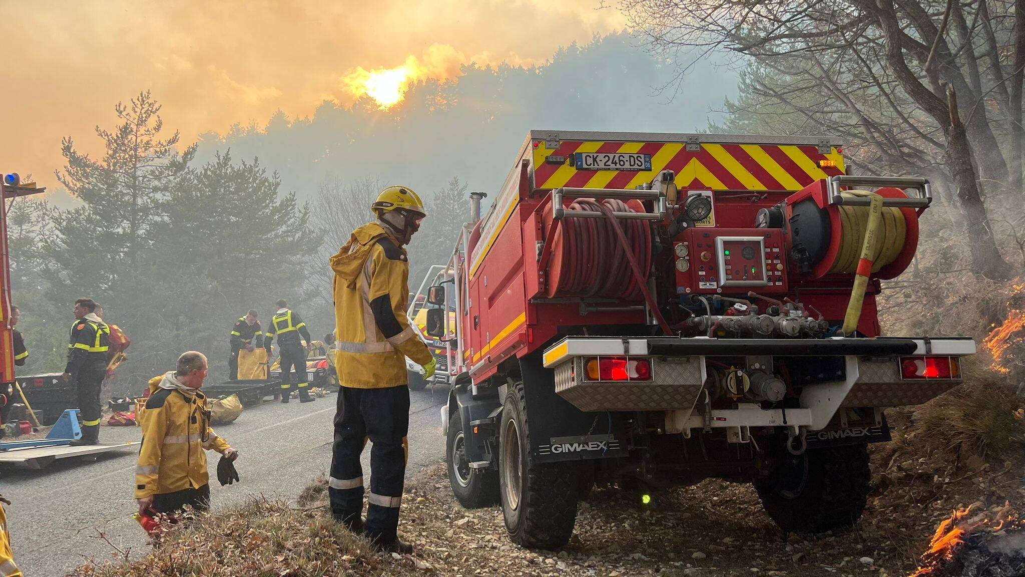 Encore 80 pompiers mobilisés cette nuit à Briançonnet pour le dernier incendie actif dans les Alpes-Maritimes