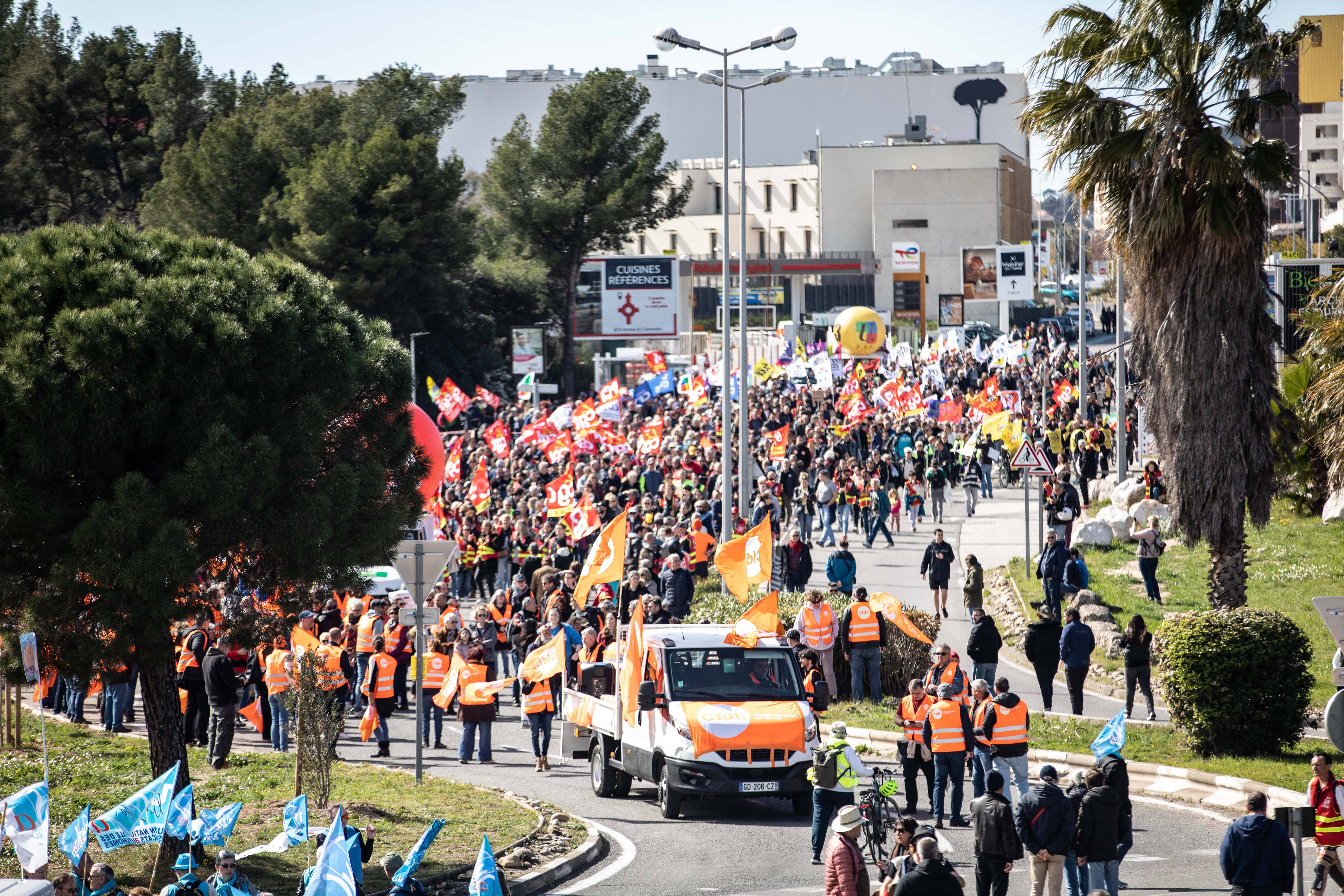 A Grand Var et L'Avenue 83, un cortège de manifestants pour "frapper là où est le capital"